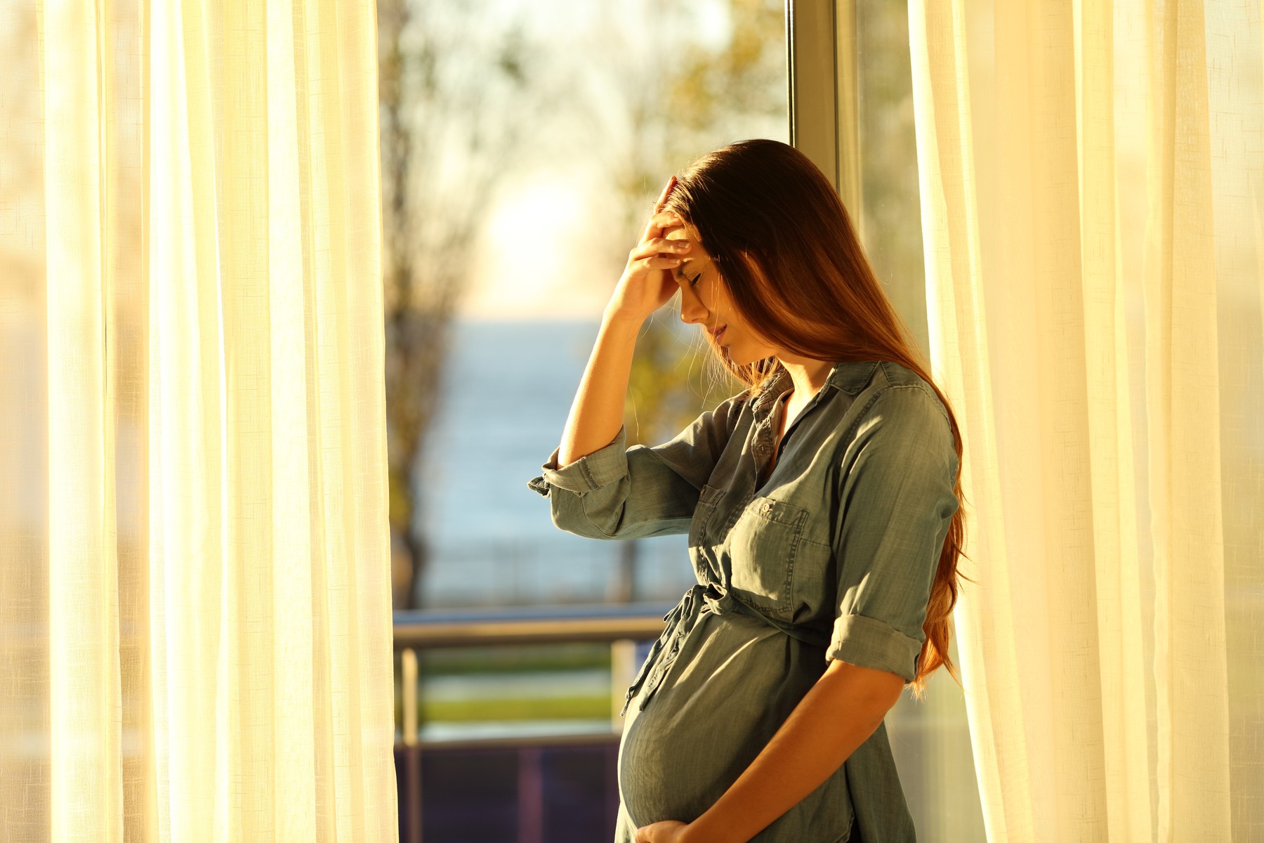 Side view portrait of a worried pregnant woman complaining at home,Image: 528556172, License: Royalty-free, Restrictions: , Model Release: yes, Credit line: Antonio Guillen Fernández / Panthermedia / Profimedia