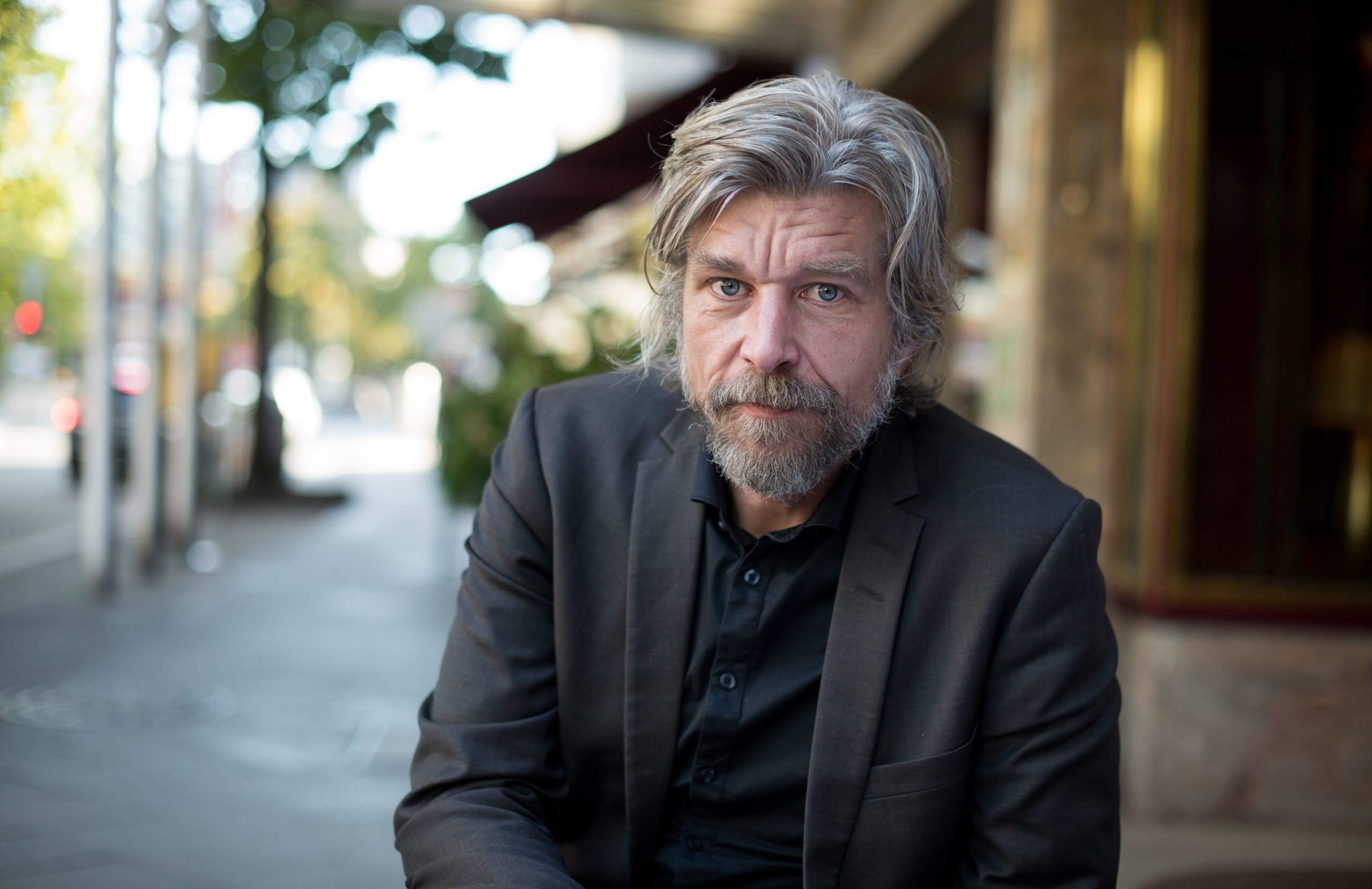 epa04960772 Norwegain writer Karl Ove Knausgard poses outside a hotel in Berlin, Germany, 02 October 2015. Knausgard won the literature prize 2015 of German newspaper 'Welt', as announced in September.  EPA/BERND VON JUTRCZENKA