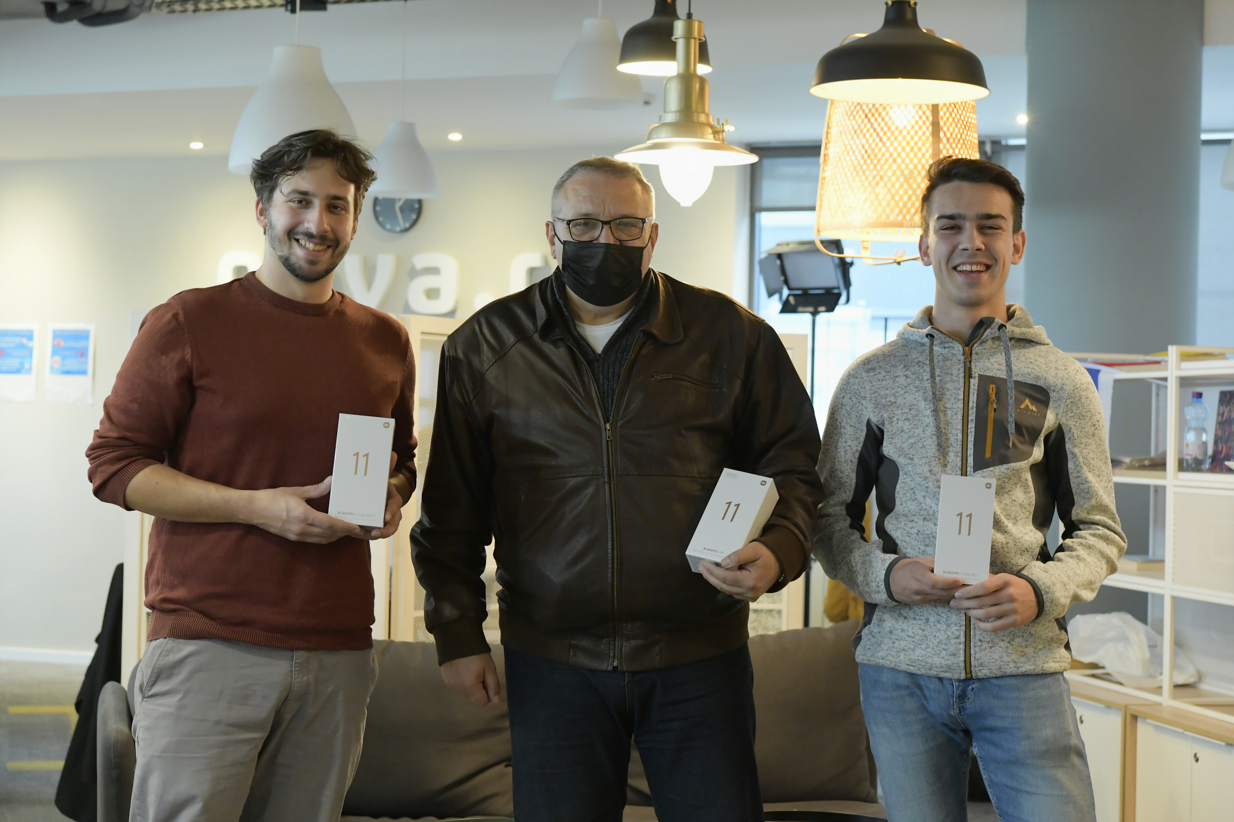 Dobitnici telefona Xiaomi: Nikola Đorđević Aleksandar Petrović i Mladen Popović