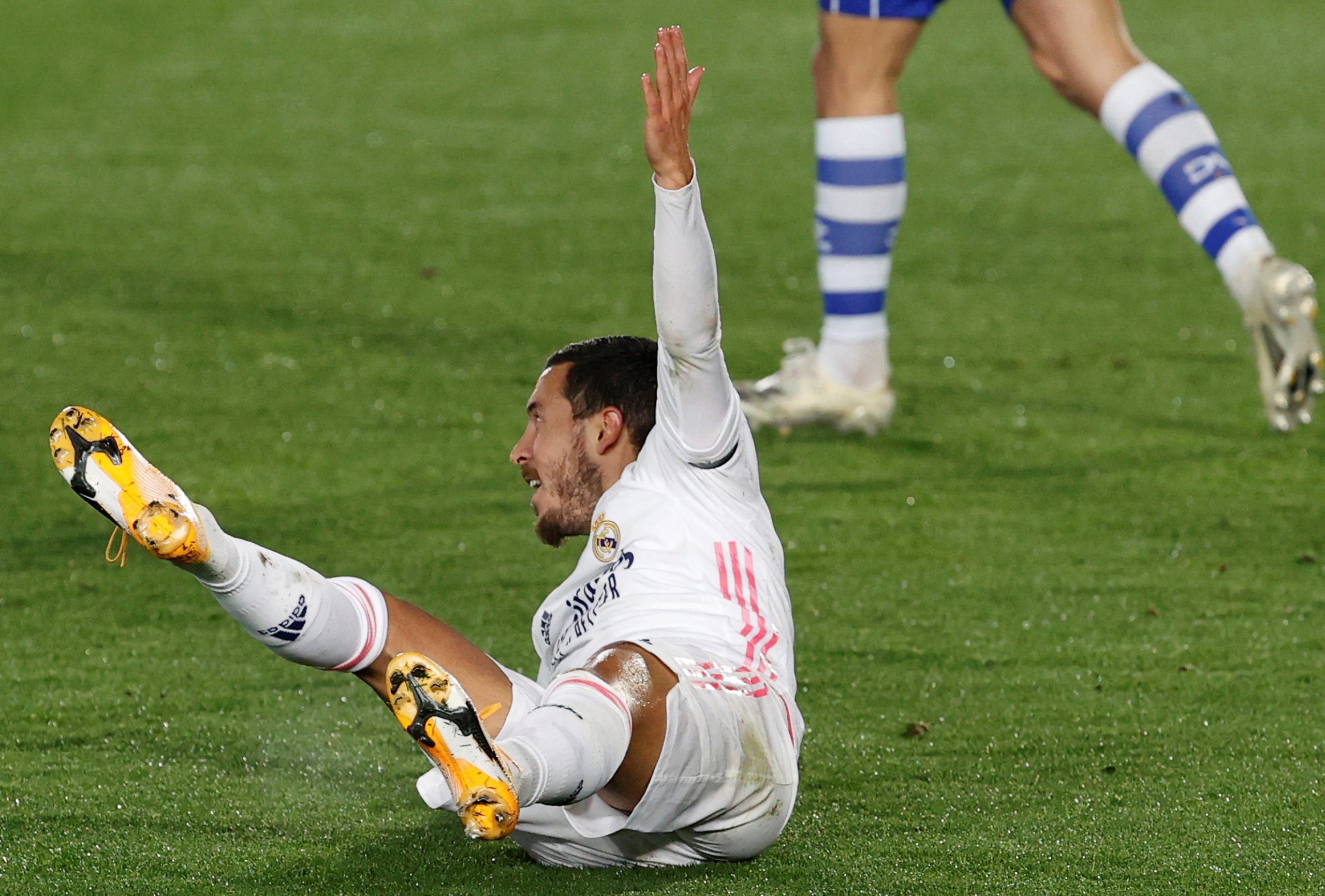 epa08850049 Real Madrid's striker Eden Hazard reacts during the Spanish LaLiga soccer match between Real Madrid and Deportivo Alaves held at Alfredo Di Stefano stadium in Madrid, central Spain, 28 November 2020.  EPA-EFE/CHEMA MOYA