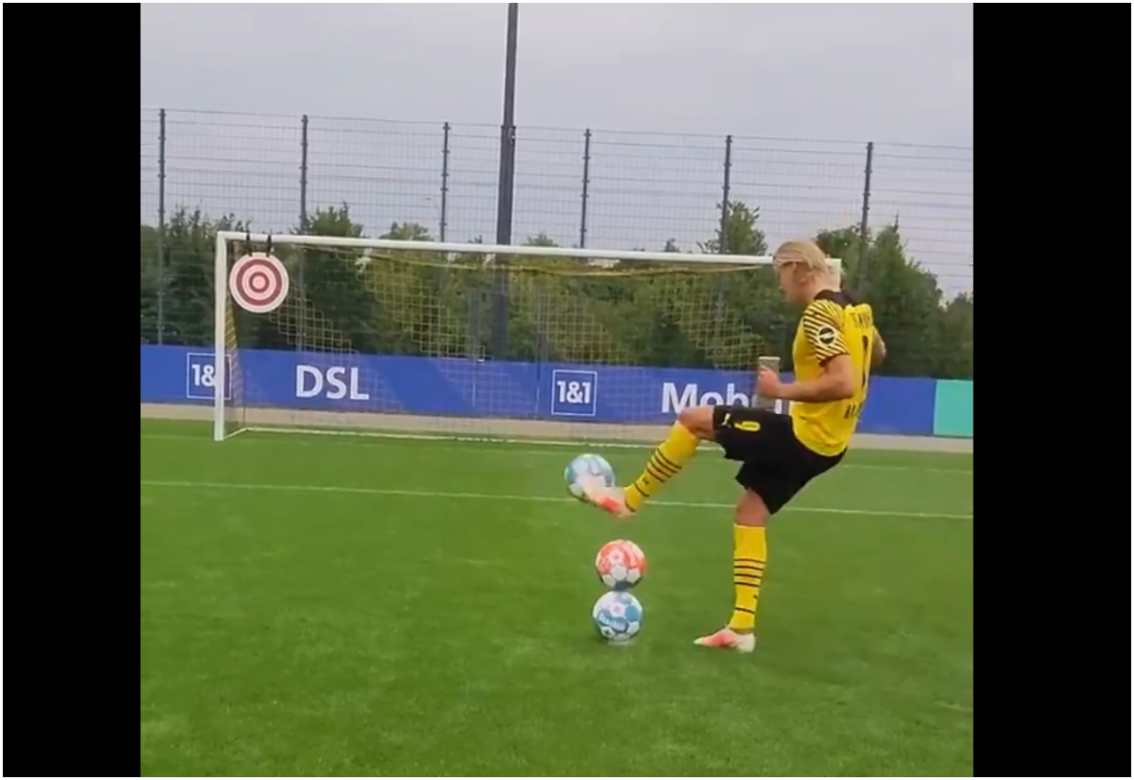 Erling Braut Holan i trik sa tri lopte