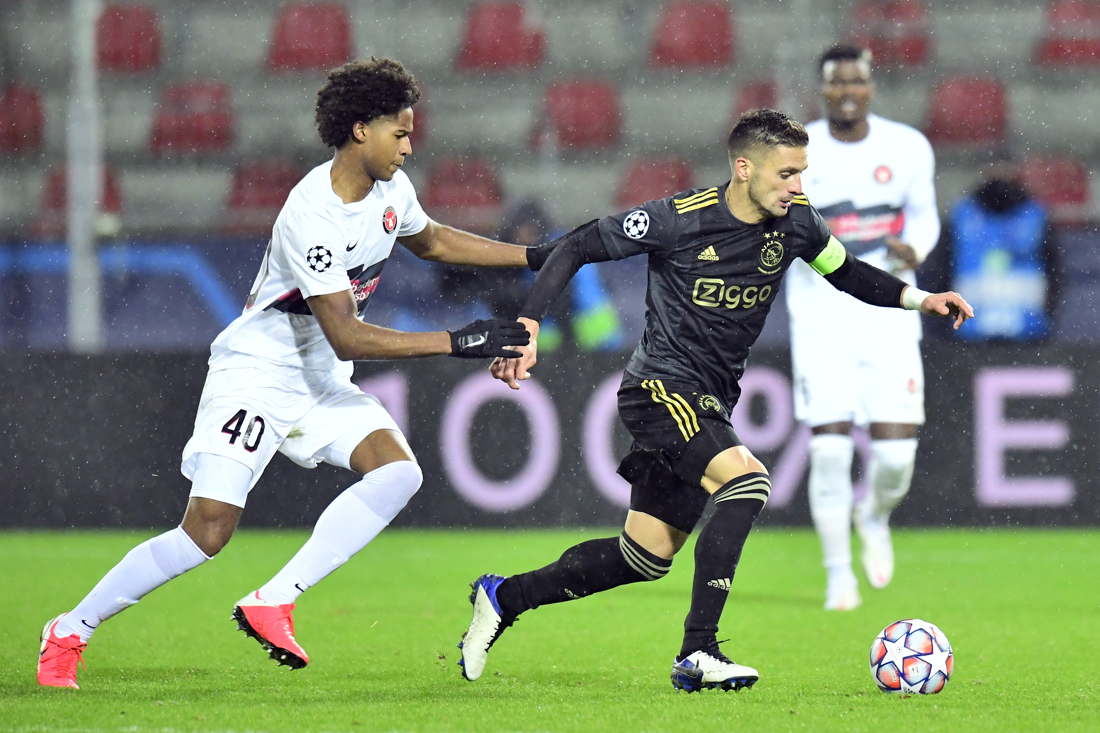 epa08796868 FC Midjyllands Jens -Lys Cajuste (L) and Ajax player Dusan Tadic in action during the UEFA Champions League group D soccer match between FC Midtjylland and Ajax Amsterdam, in Herning, Denmark, 03 November 2020.  EPA-EFE/Bo Amstrup  DENMARK OUT