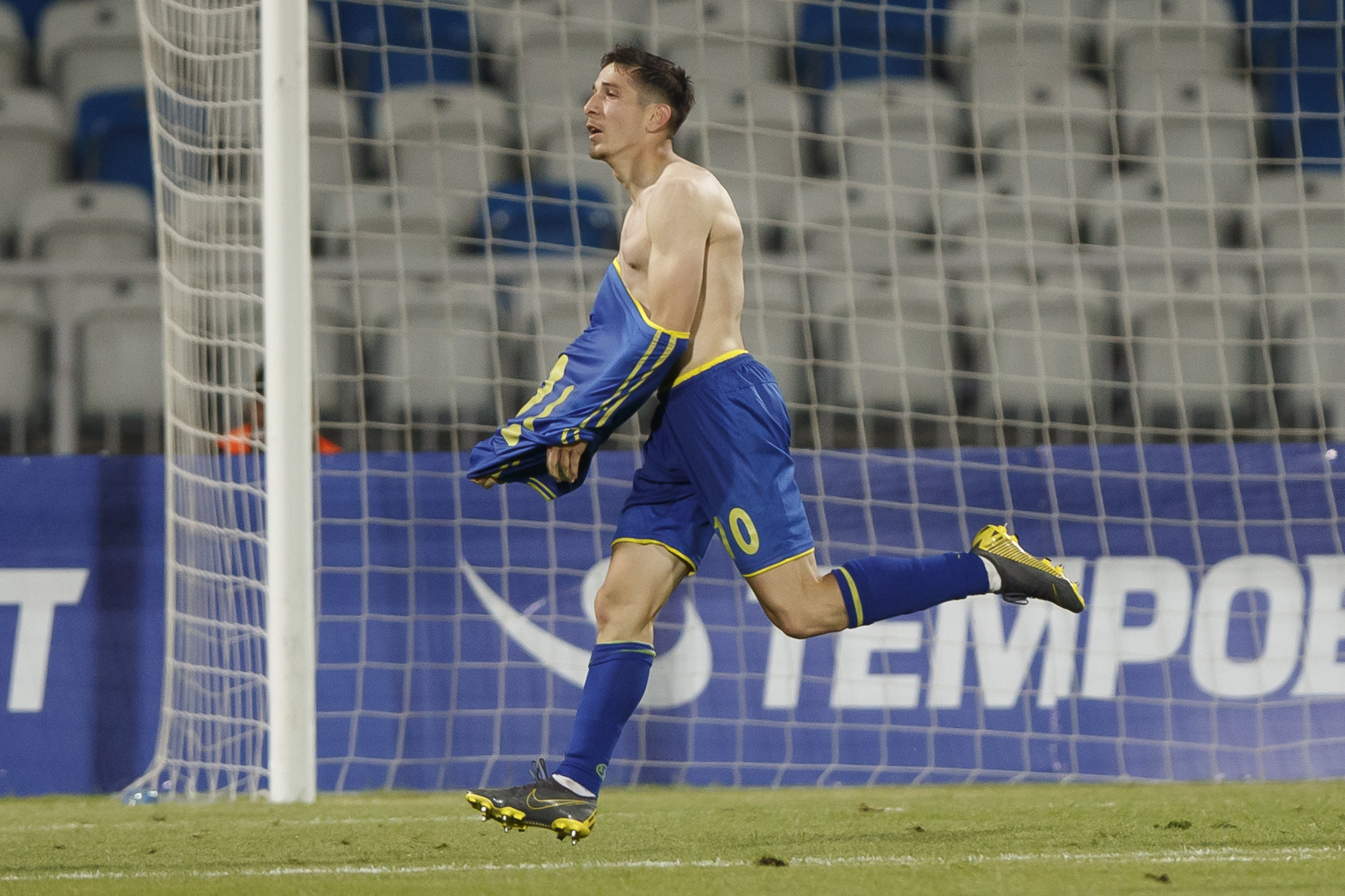epa07641987 Kosovo's Lirim Kastrati celebrates after scoring a goal during the UEFA Under-21 2019-21 qualifying campaign, group 3 game between Kosovo and Turkey, in Pristina, Kosovo, 11 June 2019.  EPA-EFE/VALDRIN XHEMAJ