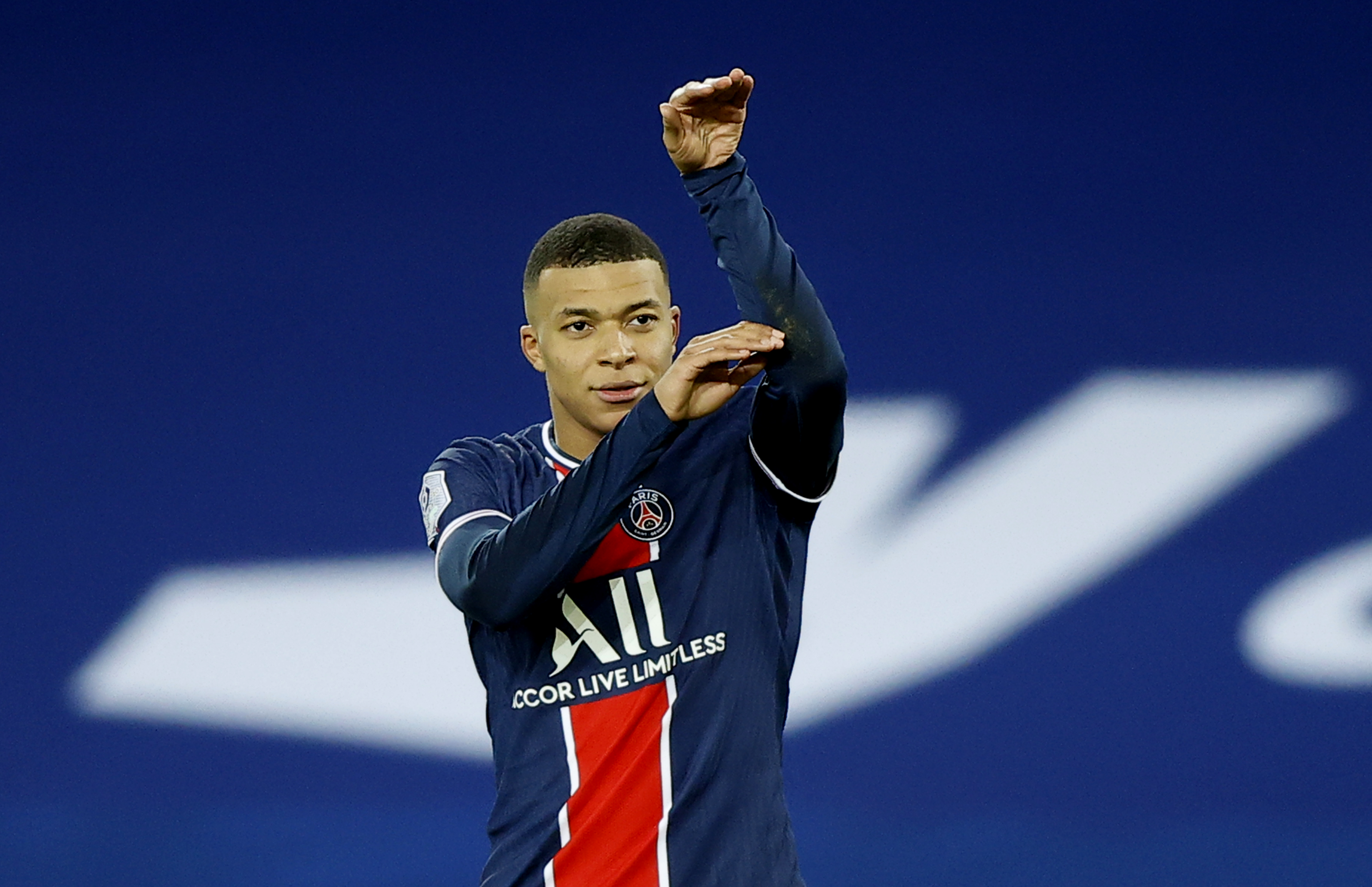 epa08958906 Paris Saint Germain's Kylian Mbappe celebrates after scoring a goal during the French Ligue 1 soccer match between Paris Saint Germain and Montpellier HSC, in Paris, France, 22 January 2021.  EPA-EFE/IAN LANGSDON