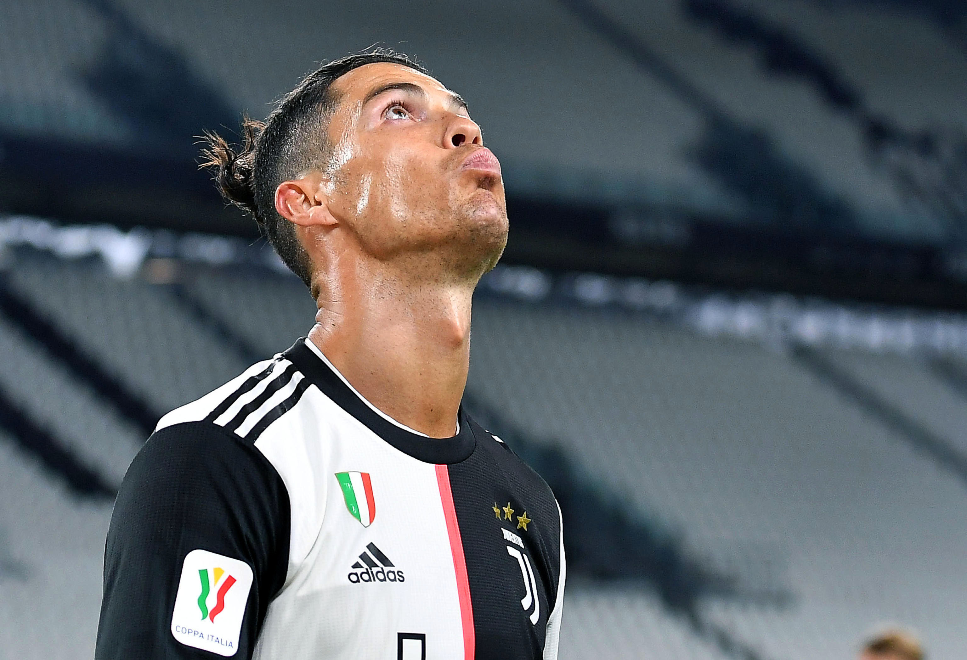 epa08481698 Juventus' Cristiano Ronaldo reacts during the Coppa Italia semi final, second leg soccer match between Juventus FC and AC Milan in Turin, Italy, 12 June 2020.  EPA-EFE/ALESSANDRO DI MARCO
