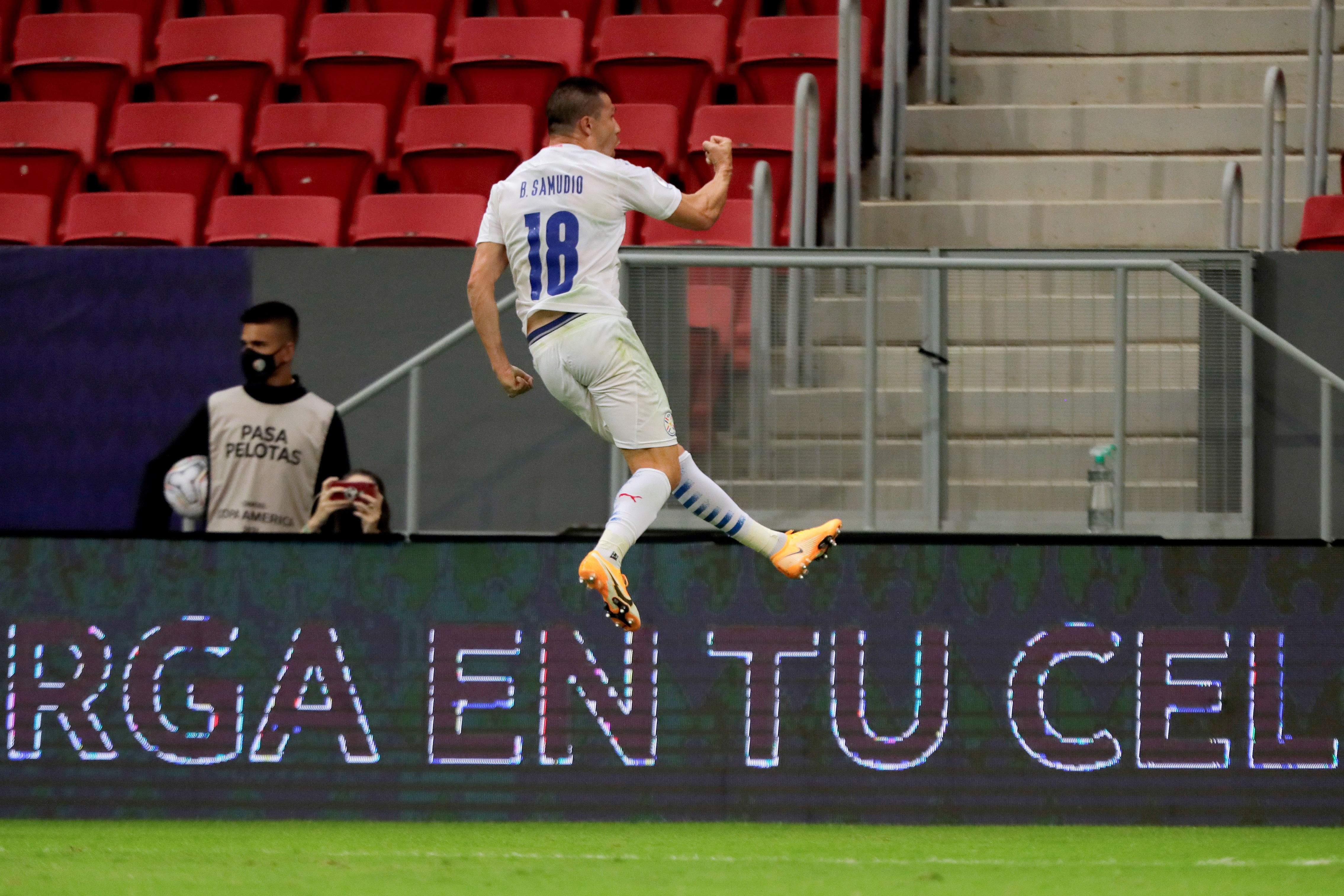 epa09299933 Paraguay´s Braian Samudio celebrates scoring during the Copa America soccer match between Chile and Paraguay at the Mane Garrincha Stadium in Brasilia, Brazil, 24 June 2021.  EPA-EFE/Joedson Alves