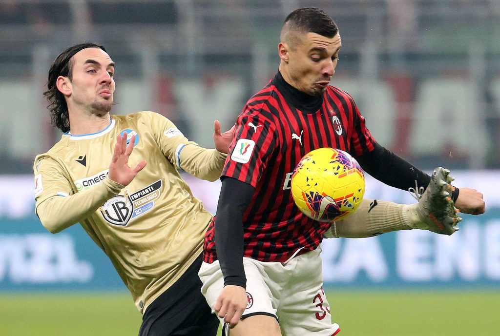epa08131022 Spal's Marko Jankovic (L) and AC Milan's Rade Krunic in action during the Italian Cup round of 16 soccer match between AC Milan and Spal  at Giuseppe Meazza stadium in Milan, Italy, 15 January  2020.  EPA-EFE/MATTEO BAZZI