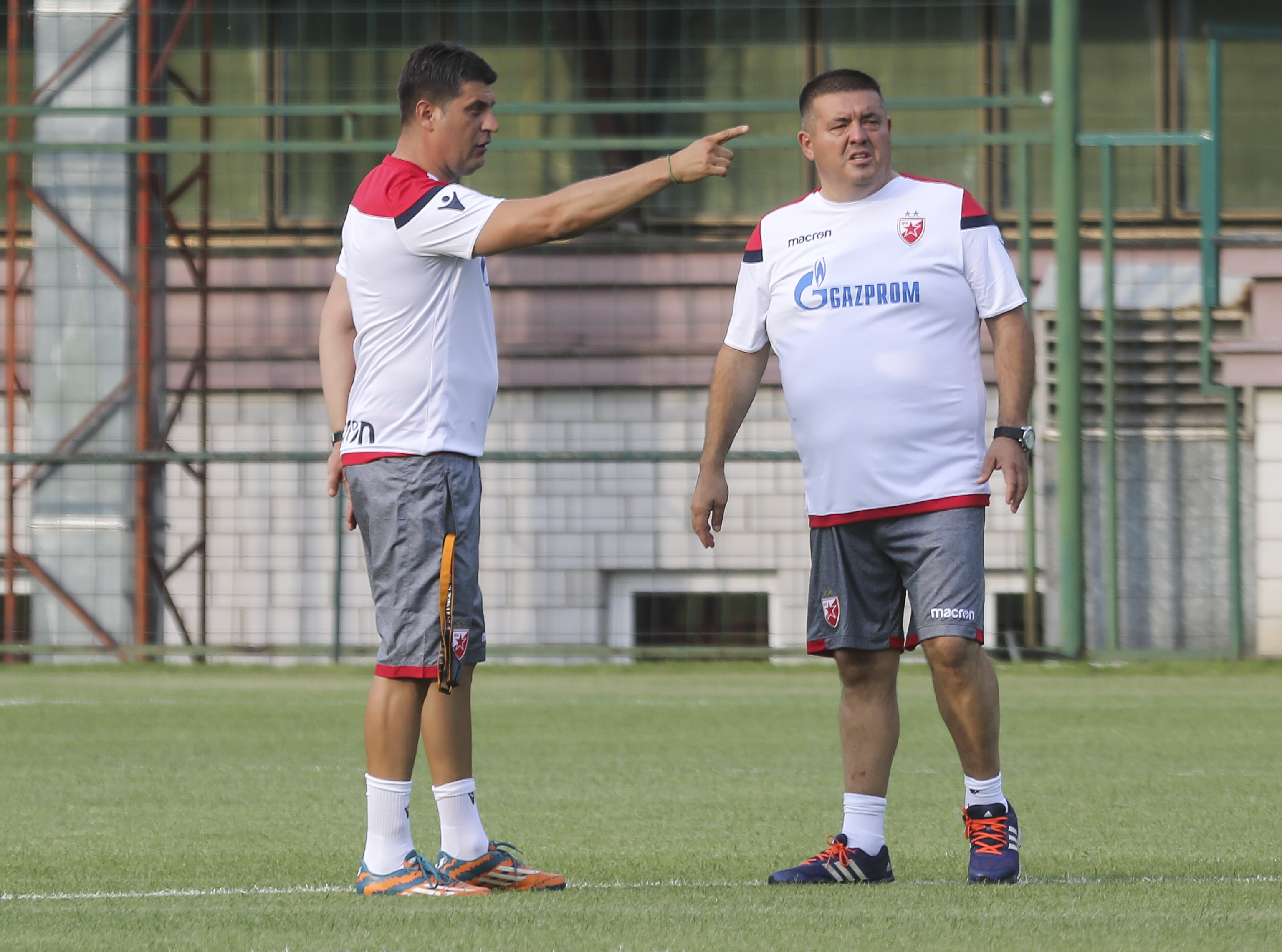 Fudbal Soccer FK Crvena Zvezda-Pocetak Priprema za sezonu 2018-2018
head coach Vladan Milojevic and Milan Kosanovic (R)
Beograd, 11.06.2018.
foto: Srdjan Stevanovic/Starsportphoto ©