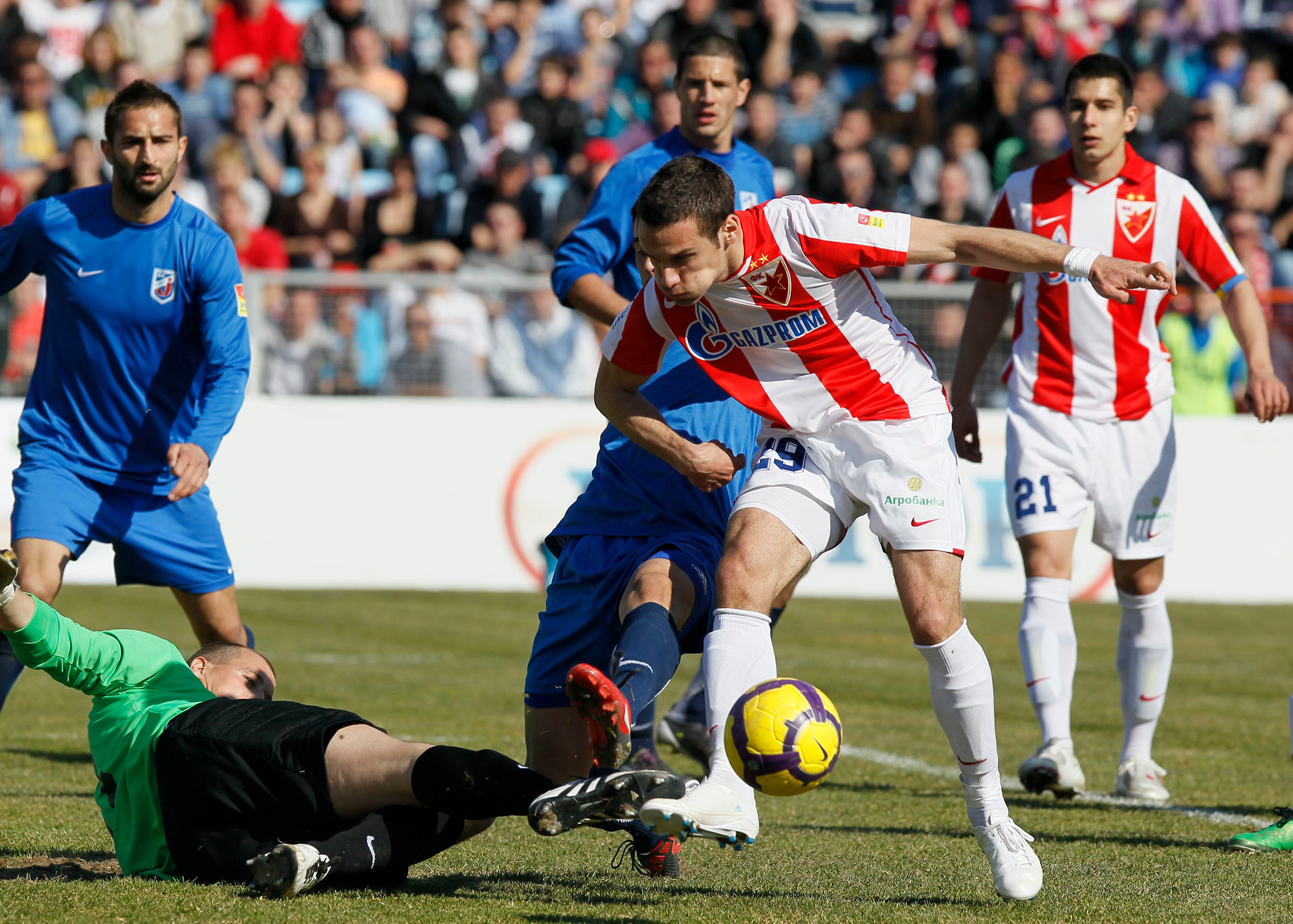 Fudbal, Jelen super liga, sezona 2010/11.Jagodina Vs. Crvena Zvezda.Marko Vesovic, right and goalkeeper Marko Simic, left.Jagodina, 12.03.2011..foto: Srdjan Stevanovic/Starsportphoto ©