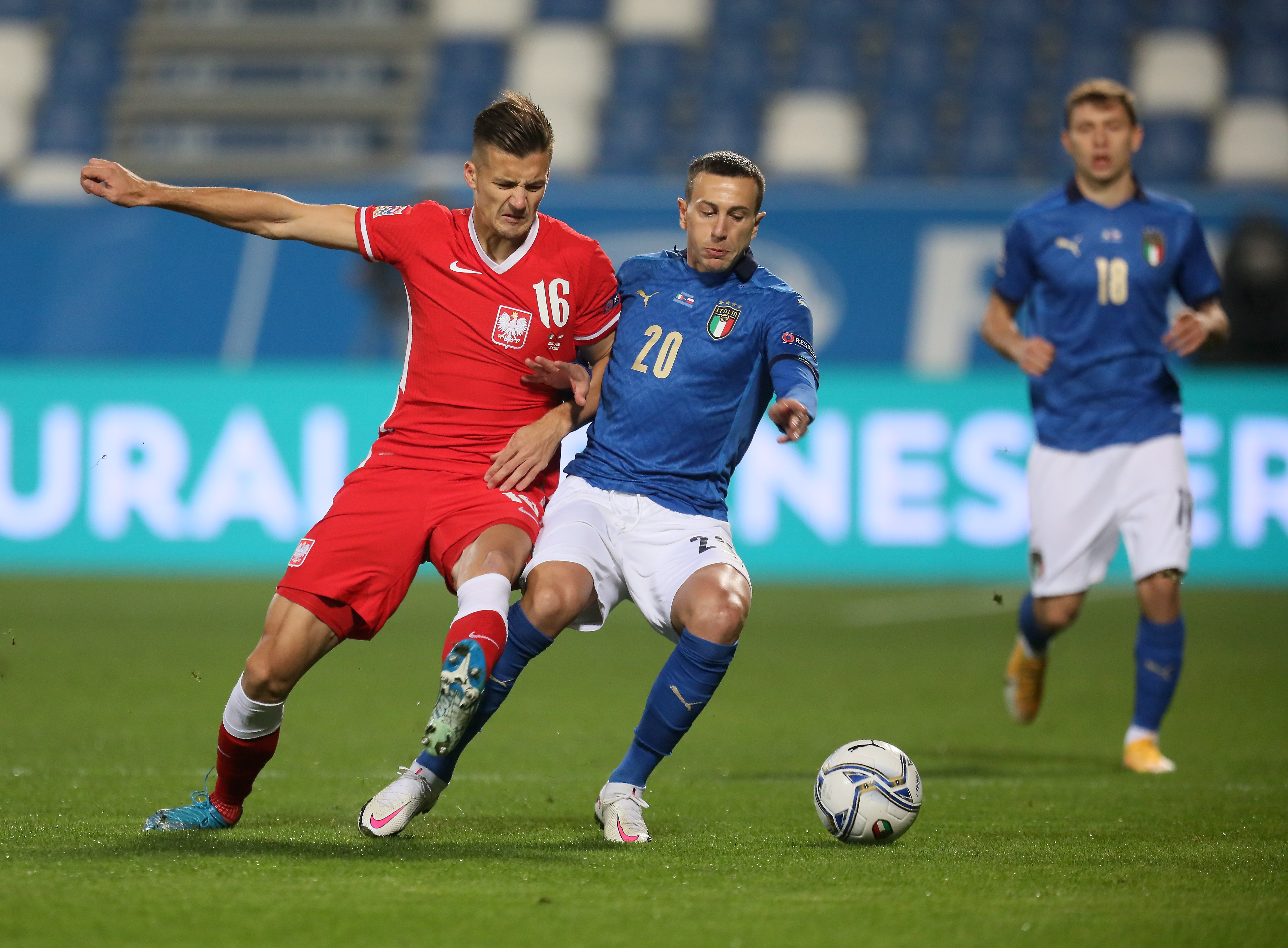 epa08823008 Federico Bernardeschi (C) of Italy and Arkadiusz Reca (L) of Poland in action during the UEFA Nations League soccer match between Italy and Poland in Reggio Emilia, Italy, 15 November 2020.  EPA-EFE/Leszek Szymanski POLAND OUT