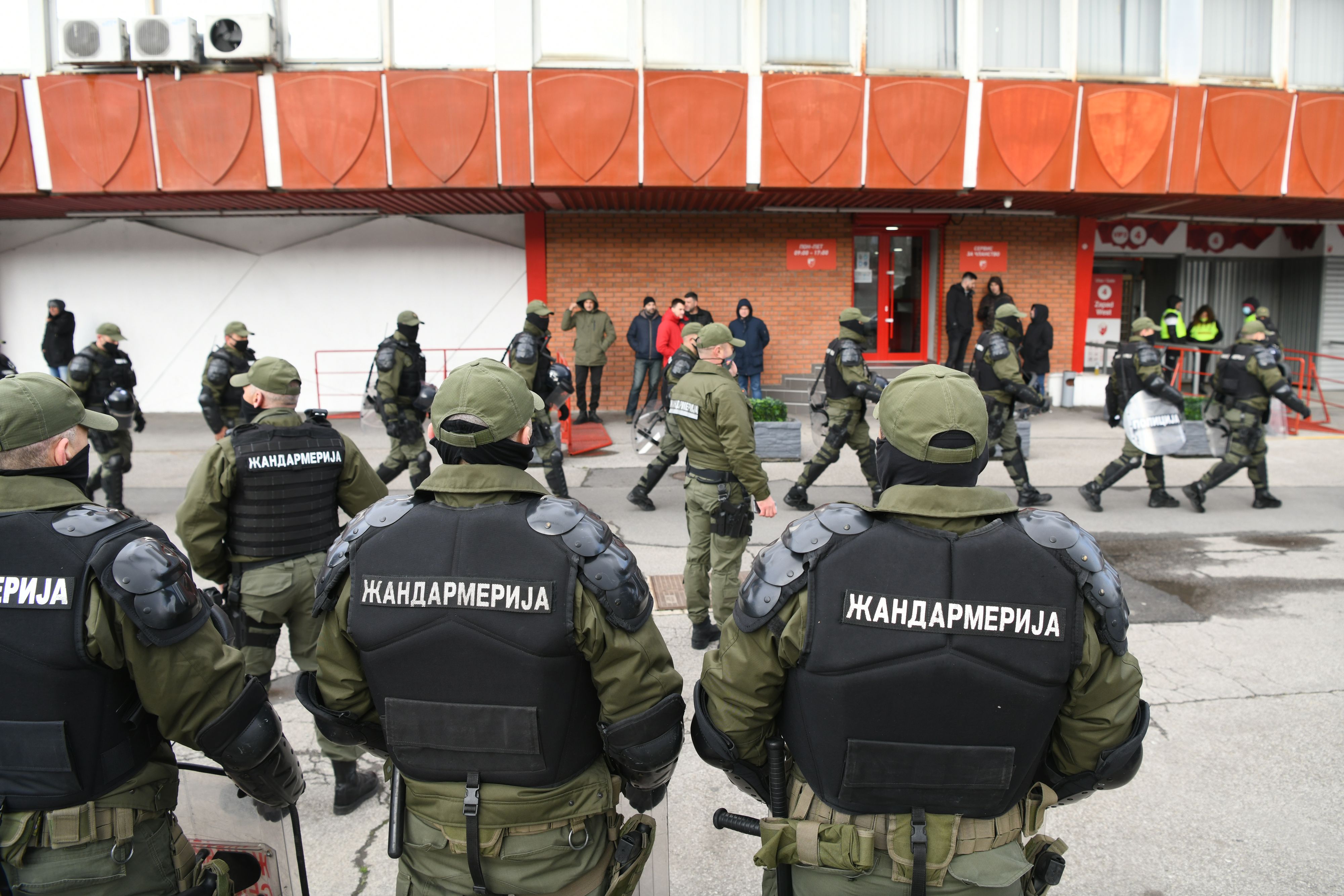 Beograd 07. april 2021. Atmosfera ispred stadiona pred derbi pripadnici reda i mira policija i zandarmerija na beogradskim ulicama Foto:Goran Srdanov/Nova.rs