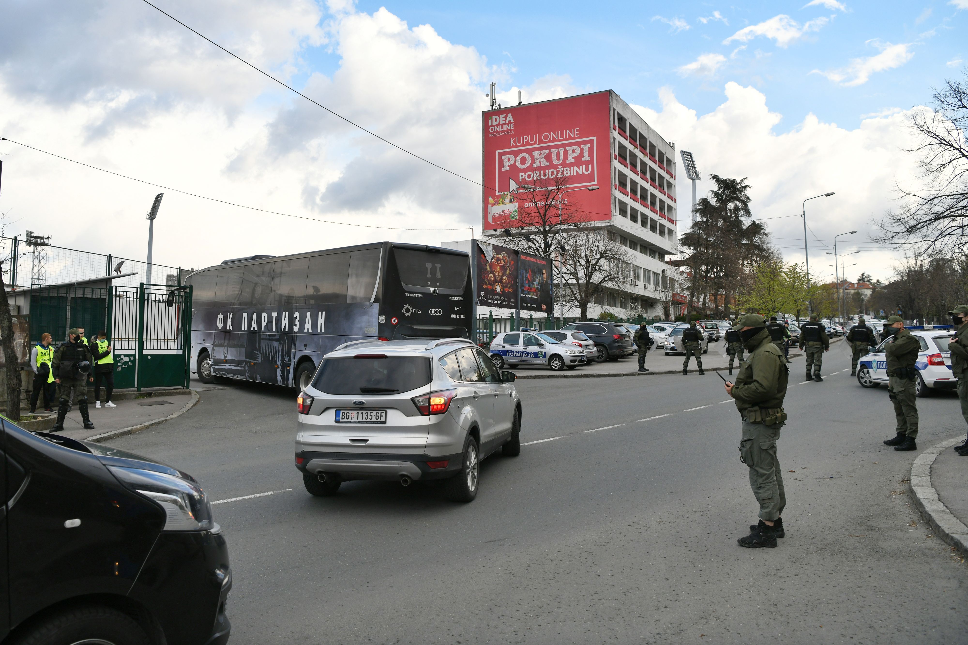 Beograd 07. april 2021. Atmosfera ispred stadiona pred derbi pripadnici reda i mira policija i zandarmerija na beogradskim ulicama Foto:Goran Srdanov/Nova.rs