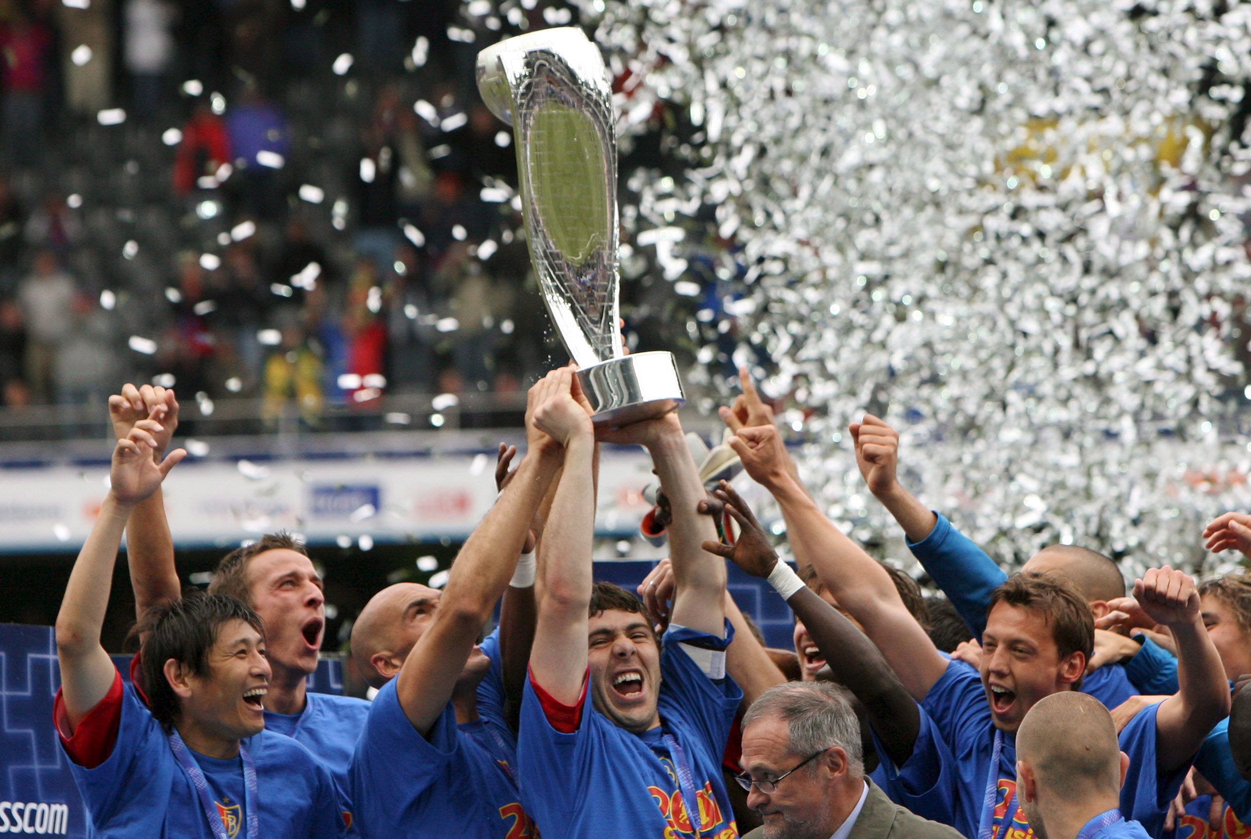 epa01022223 FC Basel's captain Ivan Ergic holds the trophy celebrating with teammates FC Basel's victory in the Swiss soccer cup final against FC Lucerne in Bern, Switzerland, Monday, 28 May, 2007.  EPA/PETER SCHNEIDER