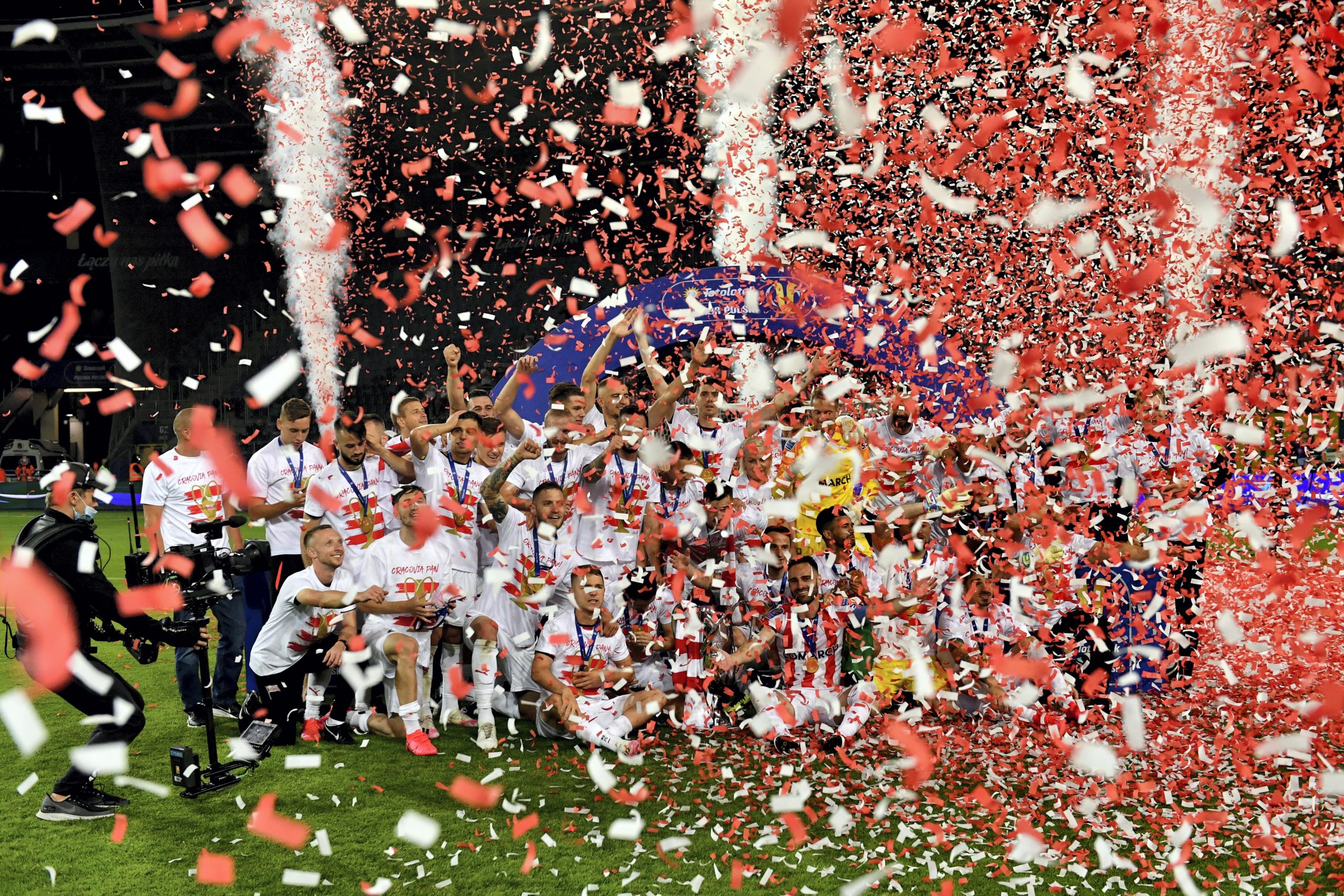 epa08564900 Cracovia's players celebrate after winning the Polish Cup final soccer match between Cracovia and Lechia Gdansk in Lublin, Poland, 24 July 2020.  EPA-EFE/Wojtek Jargilo POLAND OUT