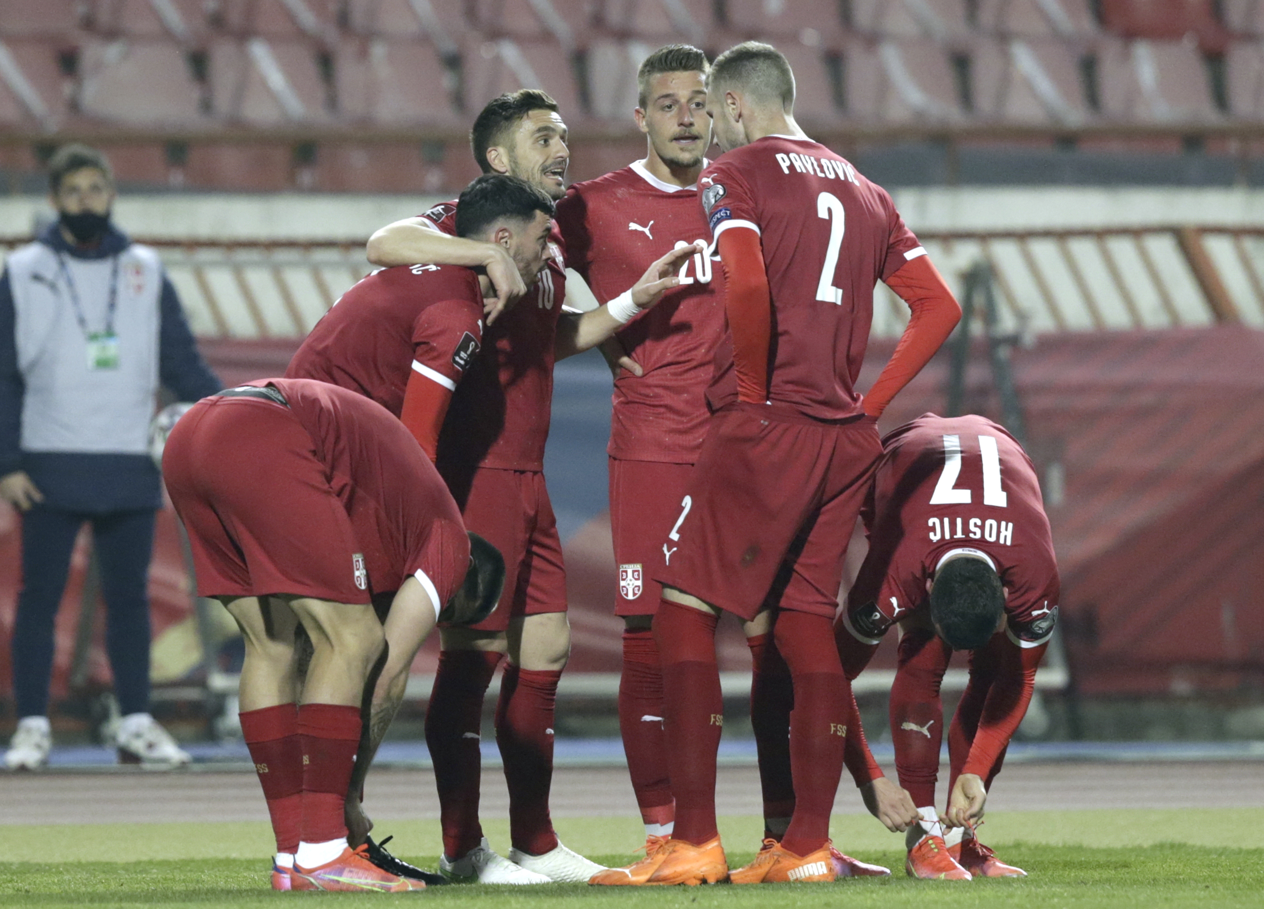 epa09102171 Serbia?s players celebrate after scoring the 2-2 equalizer during the FIFA World Cup 2022 qualifying soccer match between Serbia and Portugal in Belgrade, Serbia, 27 March 2021.  EPA-EFE/Andrej Cukic