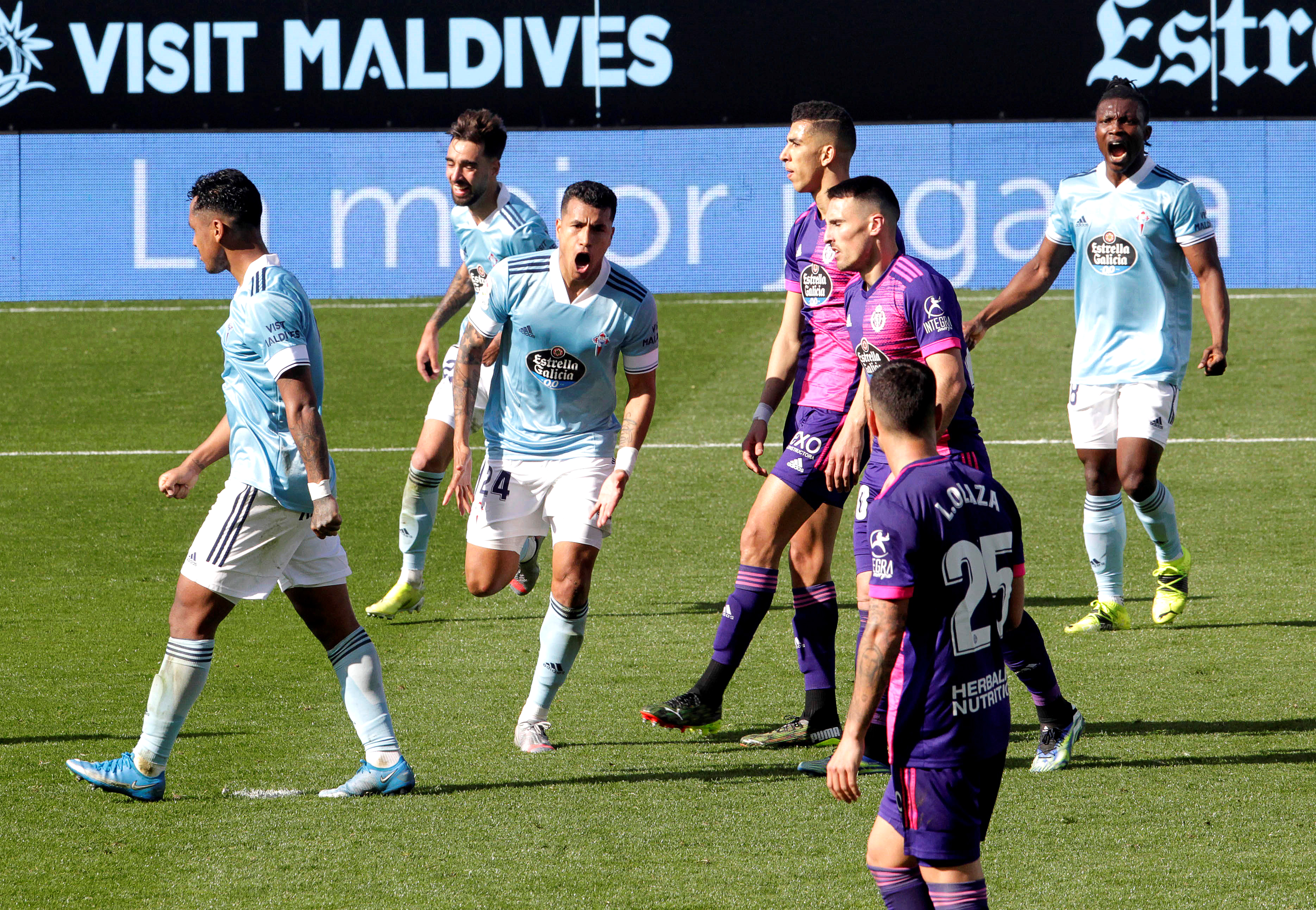 epa09042714 Vigo's Jeison Murillo (3-L) celebrates after scoring the 1-1 equalizer during the Spanish La Liga soccer match between Celta Vigo and Real Valladolid at Balaidos Stadium in Vigo, northwestern Spain, 28 February 2021.  EPA-EFE/Salvador Sas
