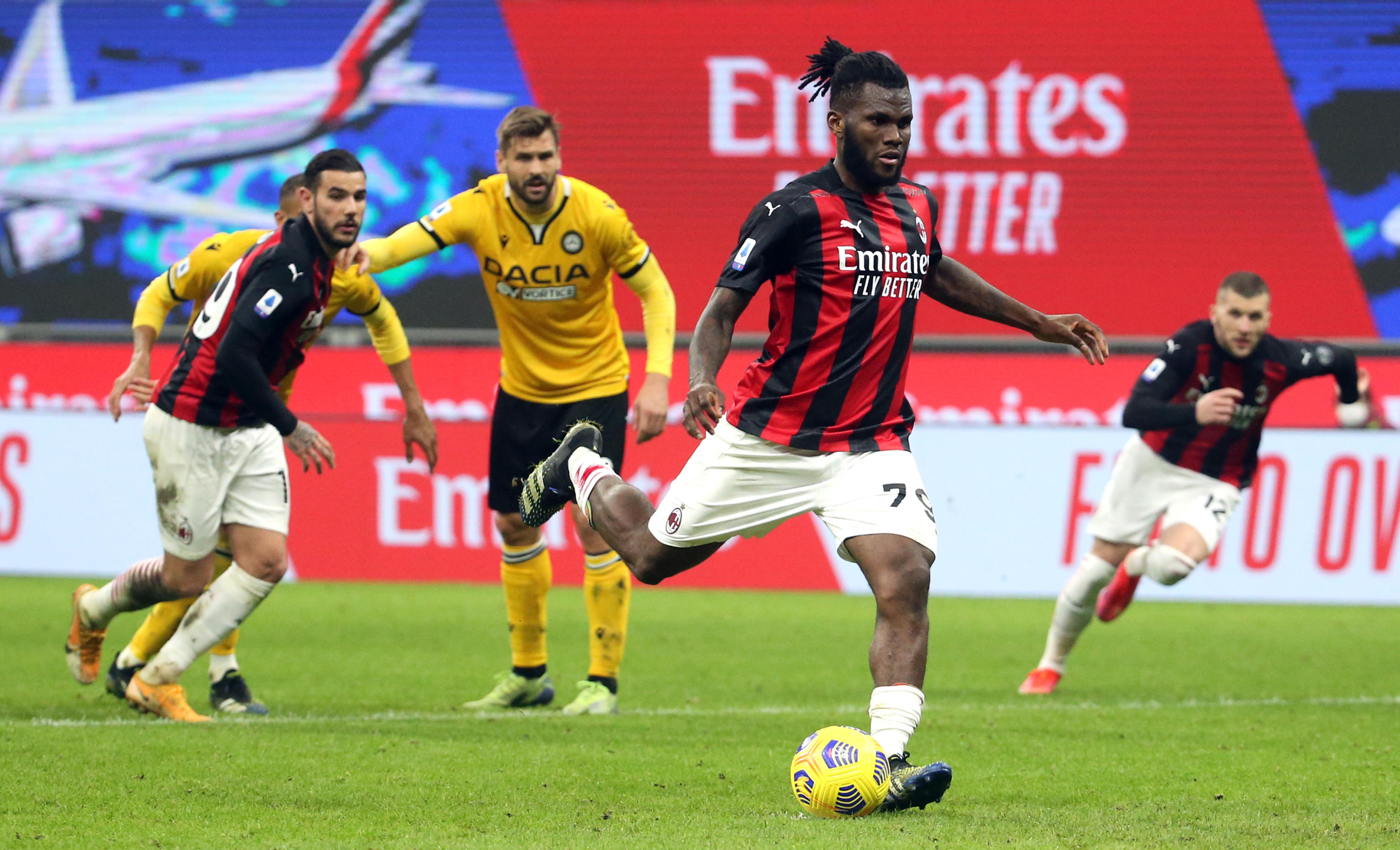 epa09050127 AC Milan's Franck Kessie scores a penalty goal  during the Italian Serie A soccer match between AC Milan and Udinese at Giuseppe Meazza stadium in Milan, Italy, 03 March 2021.  EPA-EFE/MATTEO BAZZI