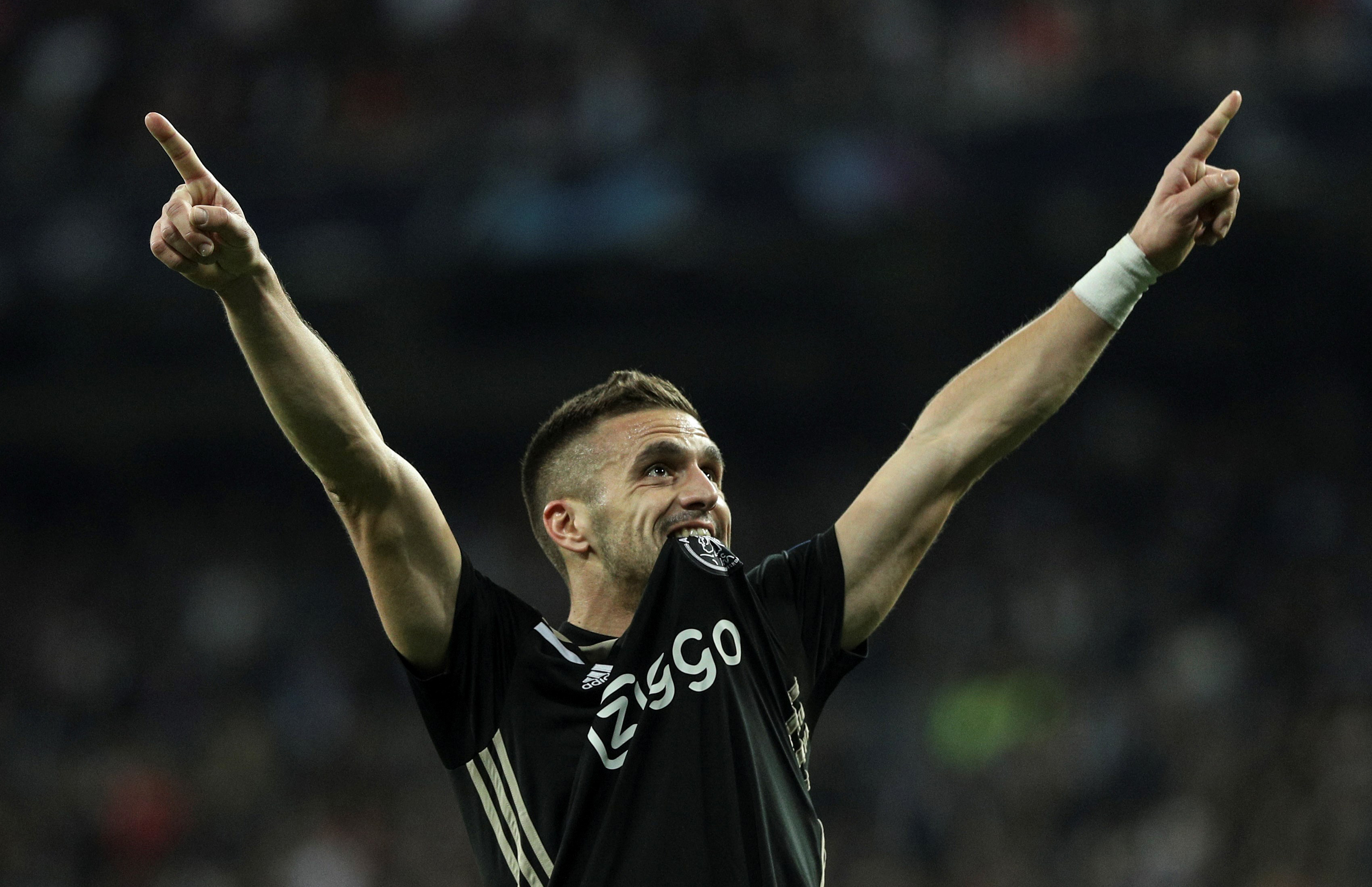 epa07416081 Ajax's Dusan Tadic celebrates after scoring the 0-3 lead during the UEFA Champions League round of 16 second leg match between Real Madrid and Ajax at the Santiago Bernabeu stadium in Madrid, Spain, 05 March 2019.  EPA-EFE/RODRIGO JIMENEZ