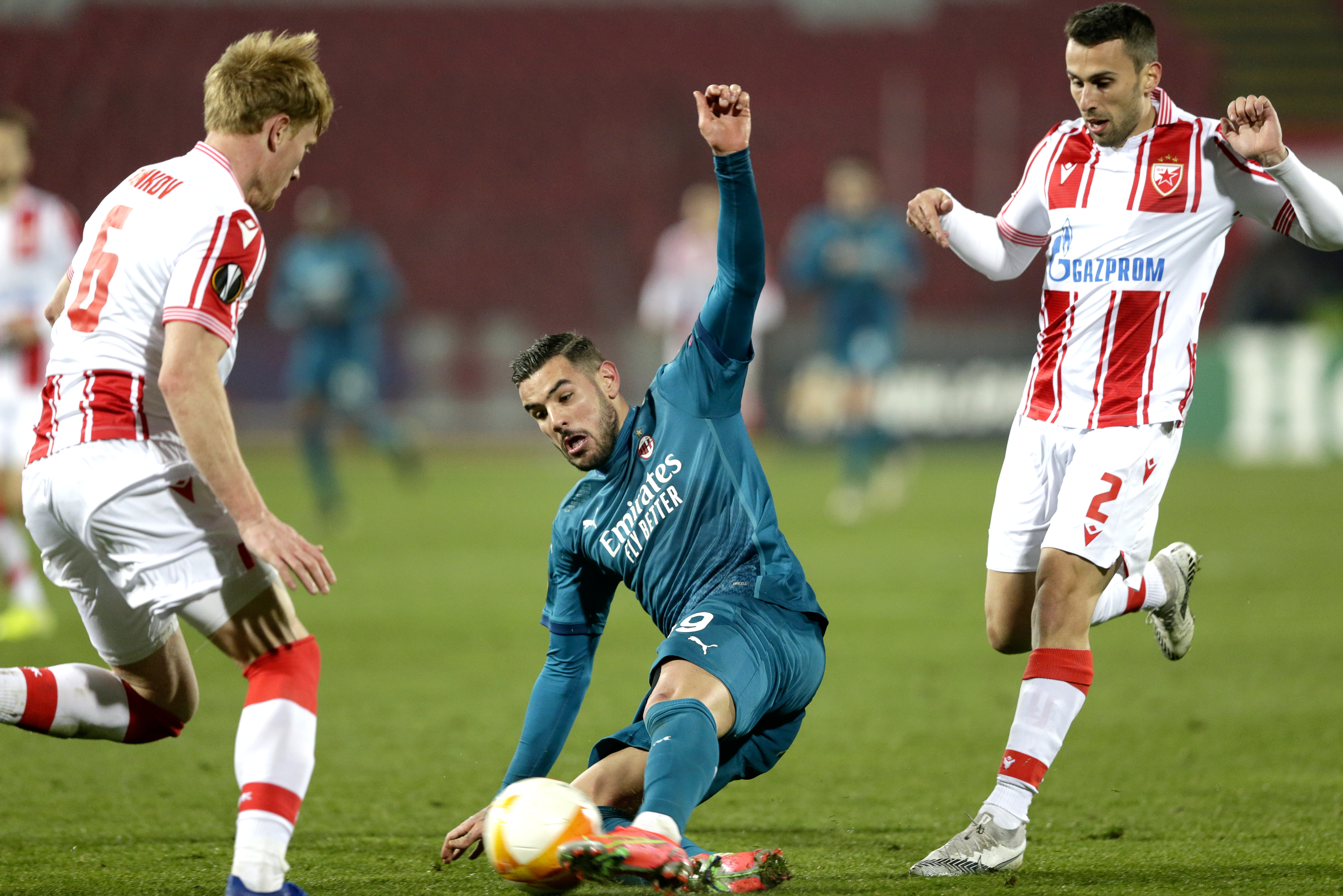epa09022286 Milan's Theo Hernandez (C) in action against Red Star's Radovan Pankov (L) during the UEFA Europa League round of 32, first leg soccer match between Red Star Belgrade and AC Milan in Belgrade, Serbia, 18 February 2021.  EPA-EFE/ANDREJ CUKIC