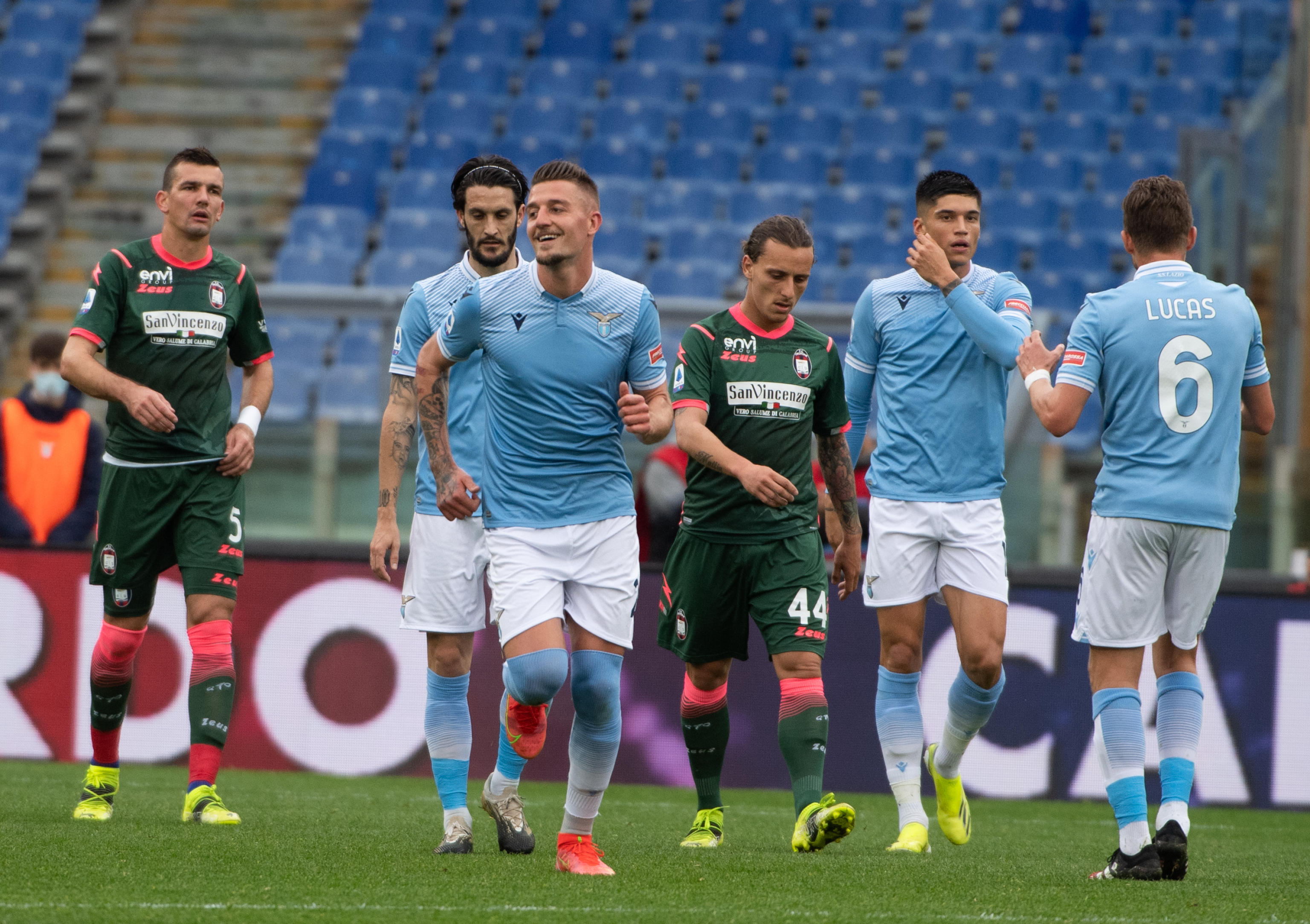 epa09069891 Lazio's Sergej Milinkovic-Savic (C) celebrates with teammates after scoring the 1-0 gol during the Italian Serie A soccer match between SS Lazio and Crotone at Olimpico Stadium in Rome, Italy, 12 March 2021.  EPA-EFE/MAURIZIO BRAMBATTI