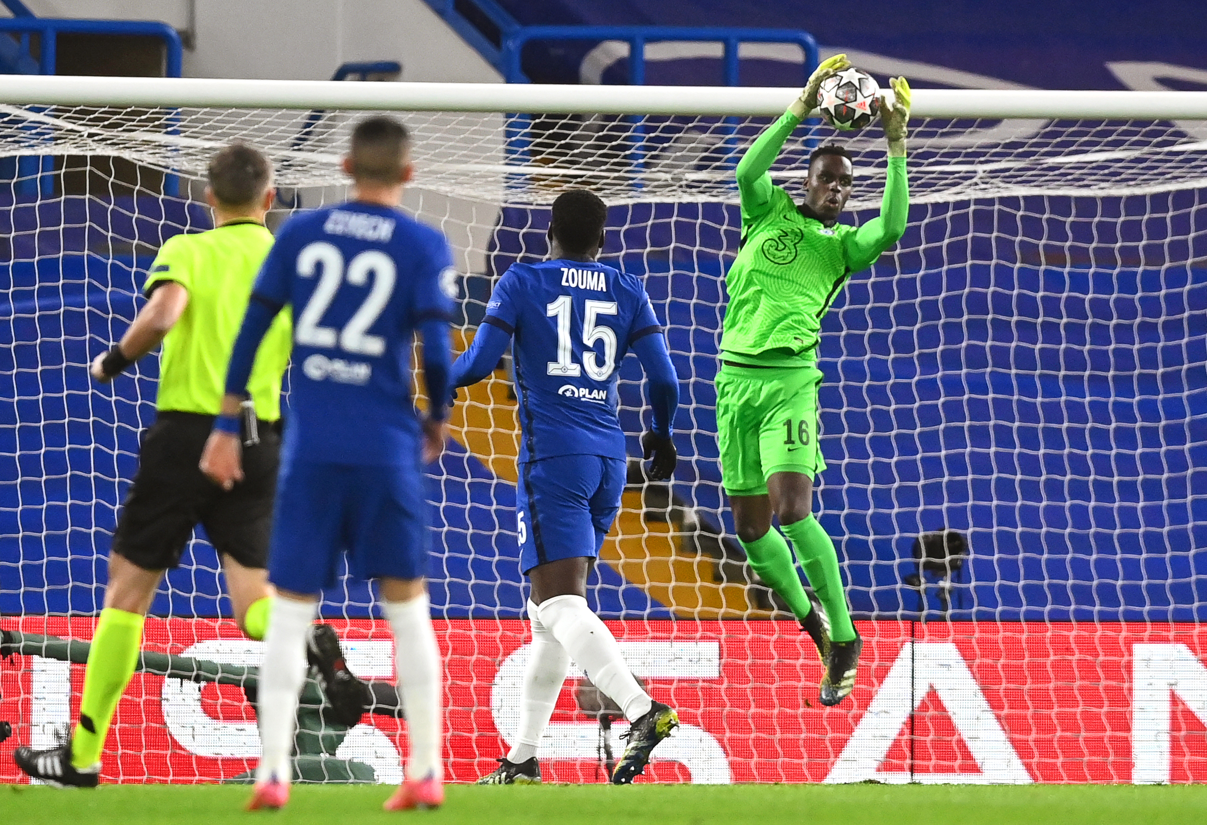 epa09080662 Chelsea's goalkeeper Edouard Mendy (R) makes a save during the UEFA Champions League Round of 16, second leg soccer match between Chelsea FC and Atletico Madrid in London, Britain, 17 March 2021.  EPA-EFE/NEIL HALL