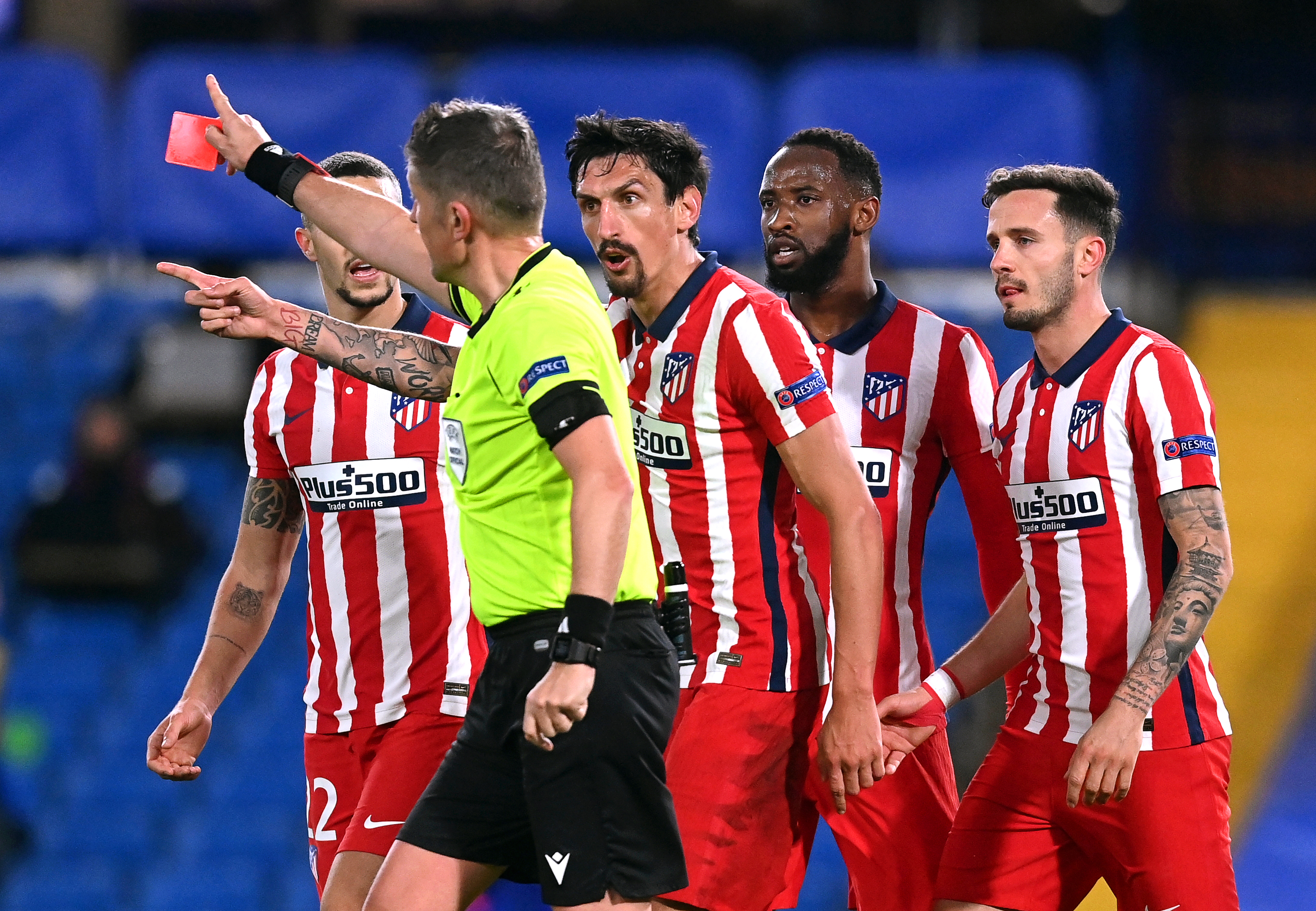 epa09080825 Stefan Savic (C) of Atletico is sent off by Italian referee Daniele Orsato (2-L) during the UEFA Champions League round of 16, second leg soccer match between Chelsea FC and Atletico Madrid in London, Britain, 17 March 2021.  EPA-EFE/NEIL HALL