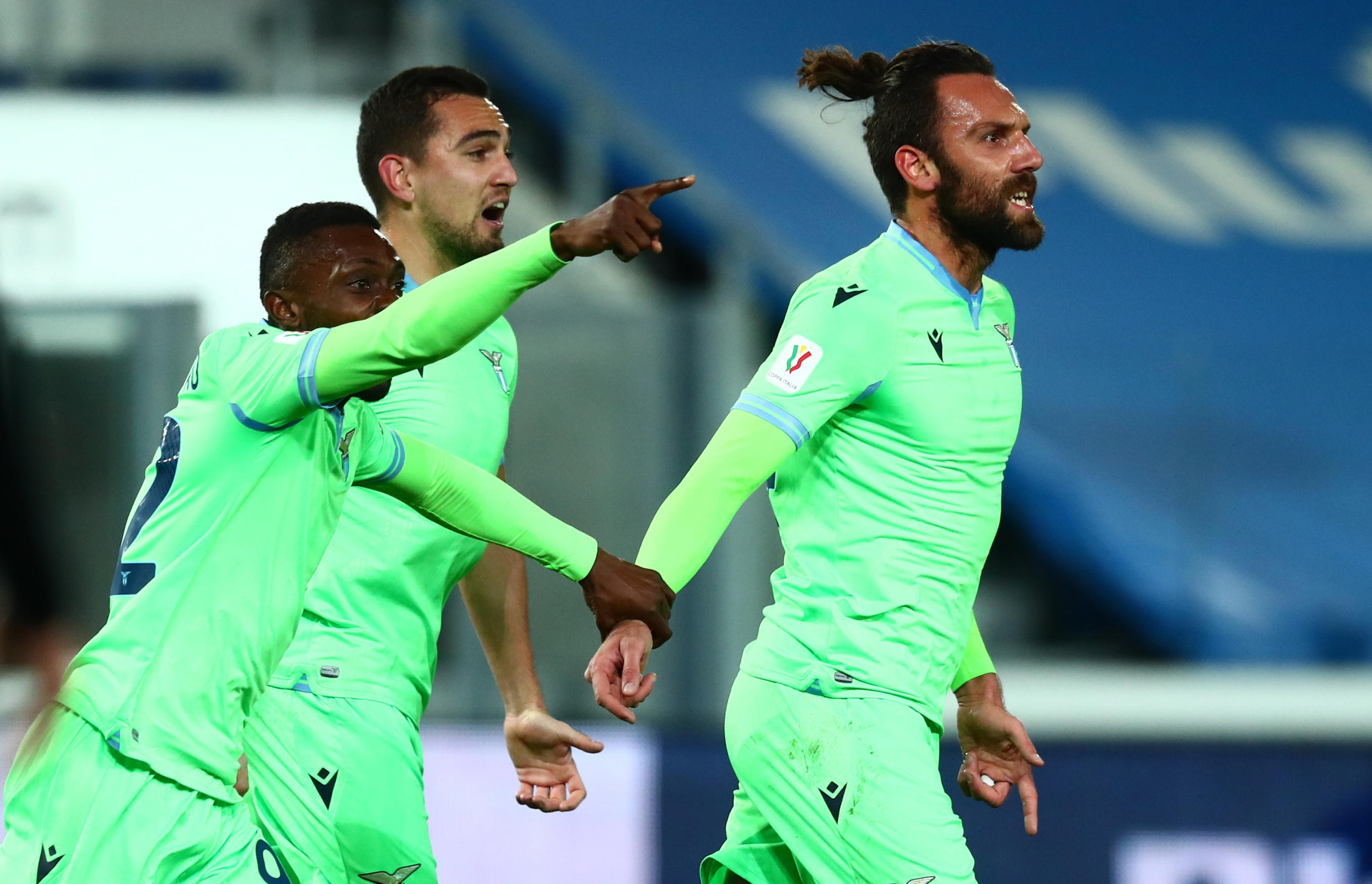 epa08969156 Lazio?s Vedad Muriqi (R) celebrates scoring the equalizer during the Italian Cup quarter final soccer match between Atalanta BC and SS Lazio at Gewiss Stadium in Bergamo, Italy, 27 January 2021.  EPA-EFE/PAOLO MAGNI
