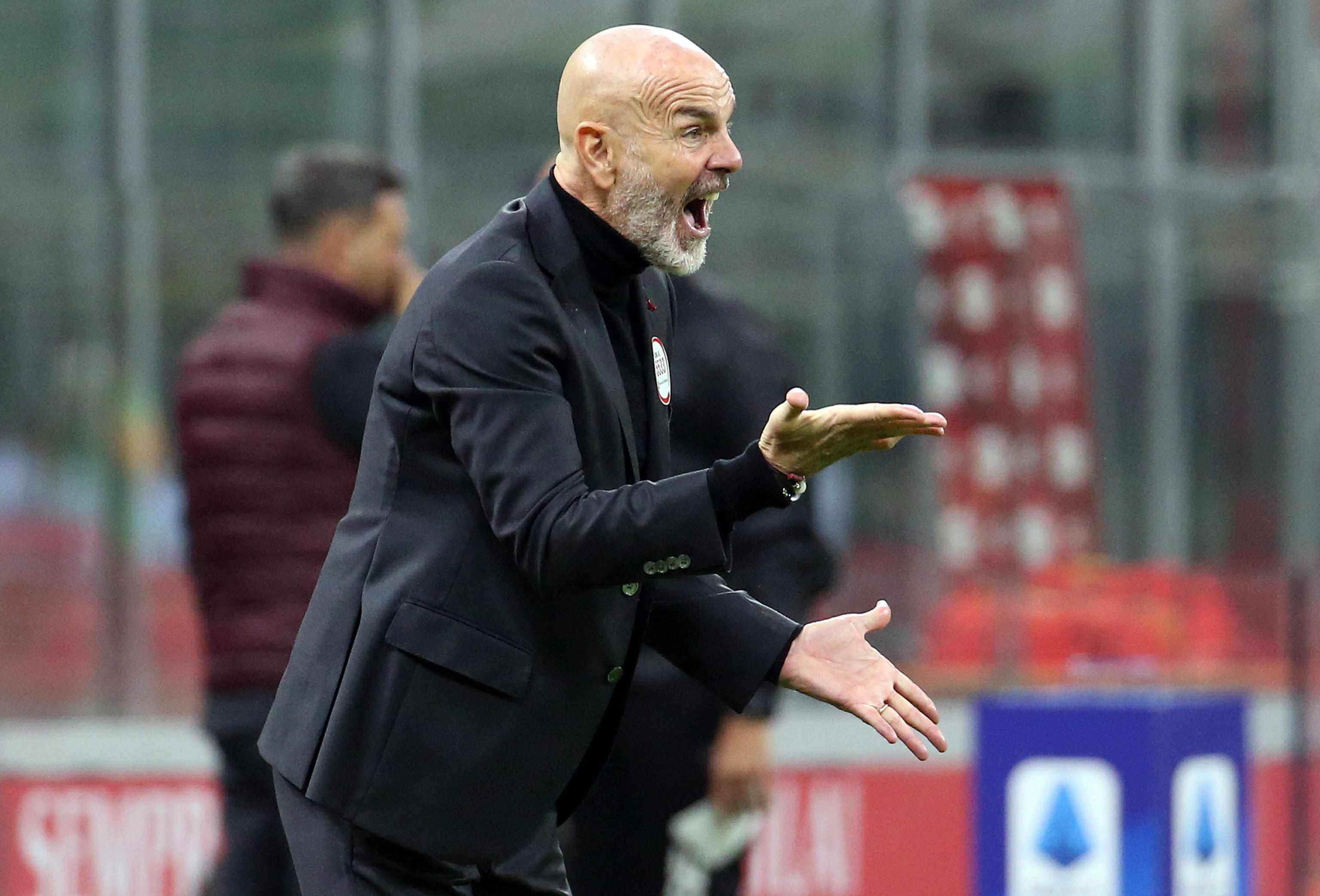 epa08776448 AC Milan's manager Stefano Pioli reacts during the Italian serie A soccer match between AC Milan and AS Roma at Giuseppe Meazza stadium in Milan, Italy, 26  October 2020.  EPA-EFE/MATTEO BAZZI