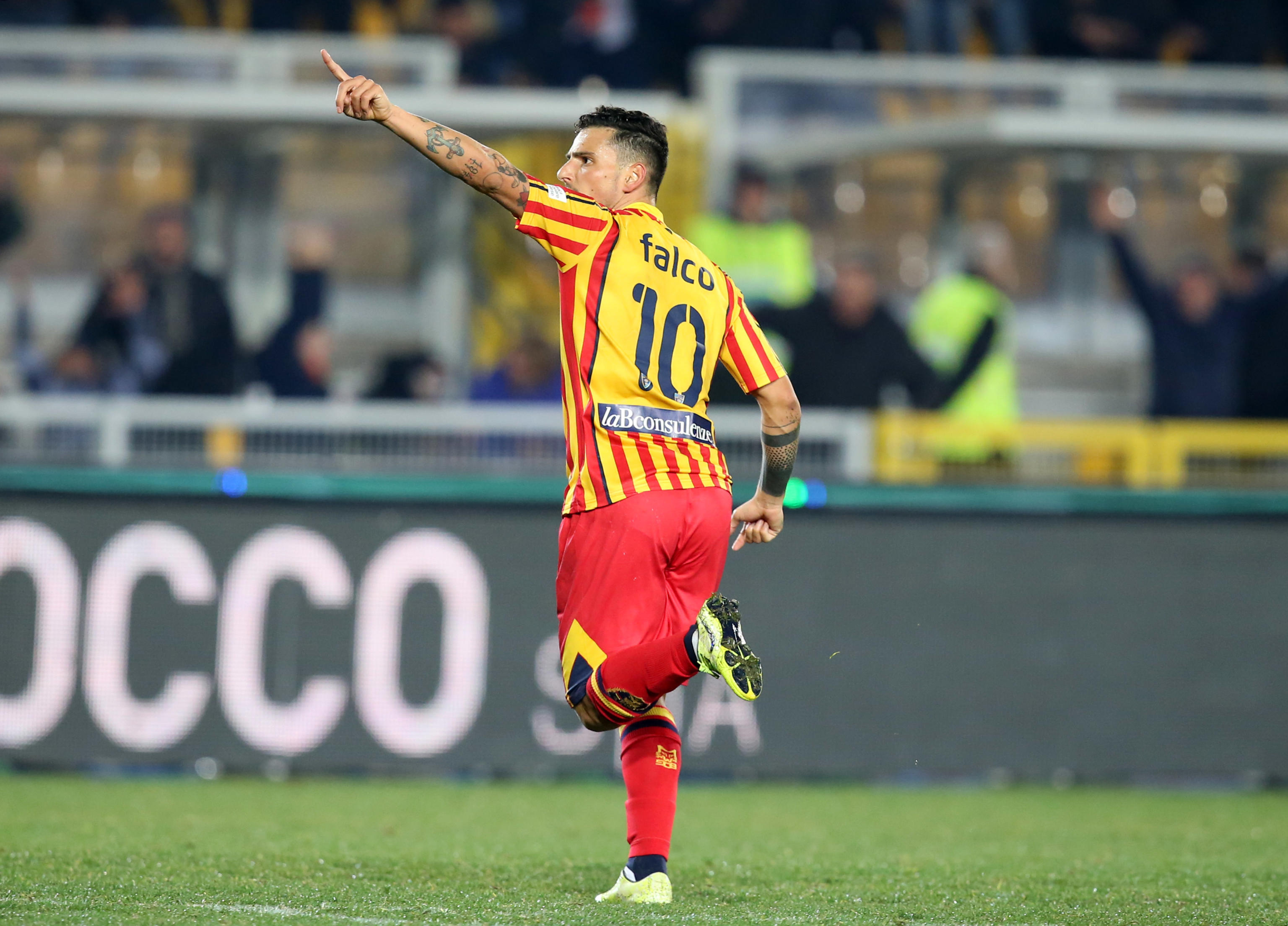 epa08188558 Lecce's Filippo Falco celebrates after scoring the 3-0 goal during the Italian Serie A soccer match US Lecce vs Torino FC at the Via del Mare stadium in Lecce, Italy, 02 February 2020.  EPA-EFE/MARCO LEZZI