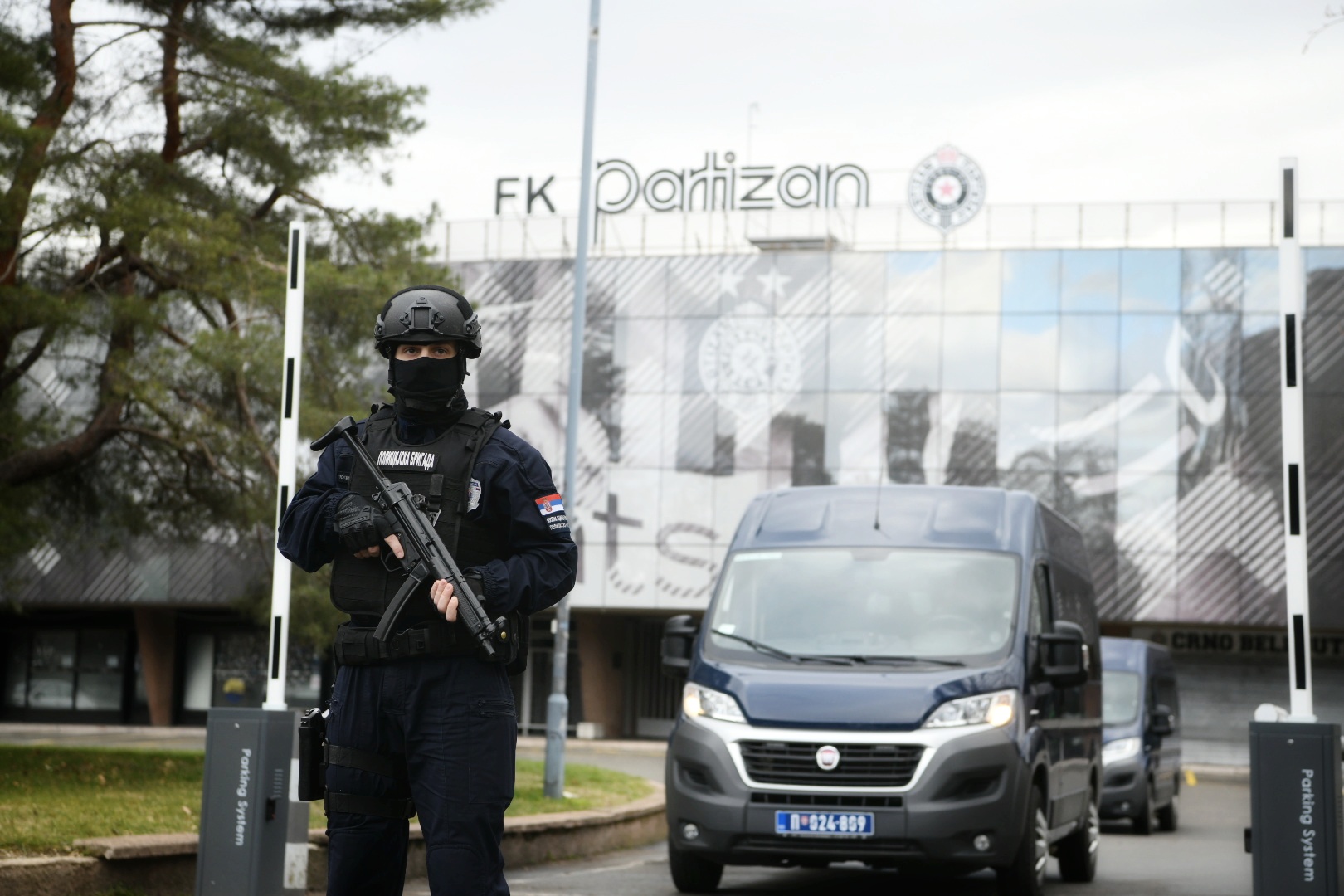 Beograd 04.02.2021. Policija ispred stadiona fudbalskog kluba Partizan, Partizan, žandarmerija Foto: Vesna Lalić/Nova.rs
