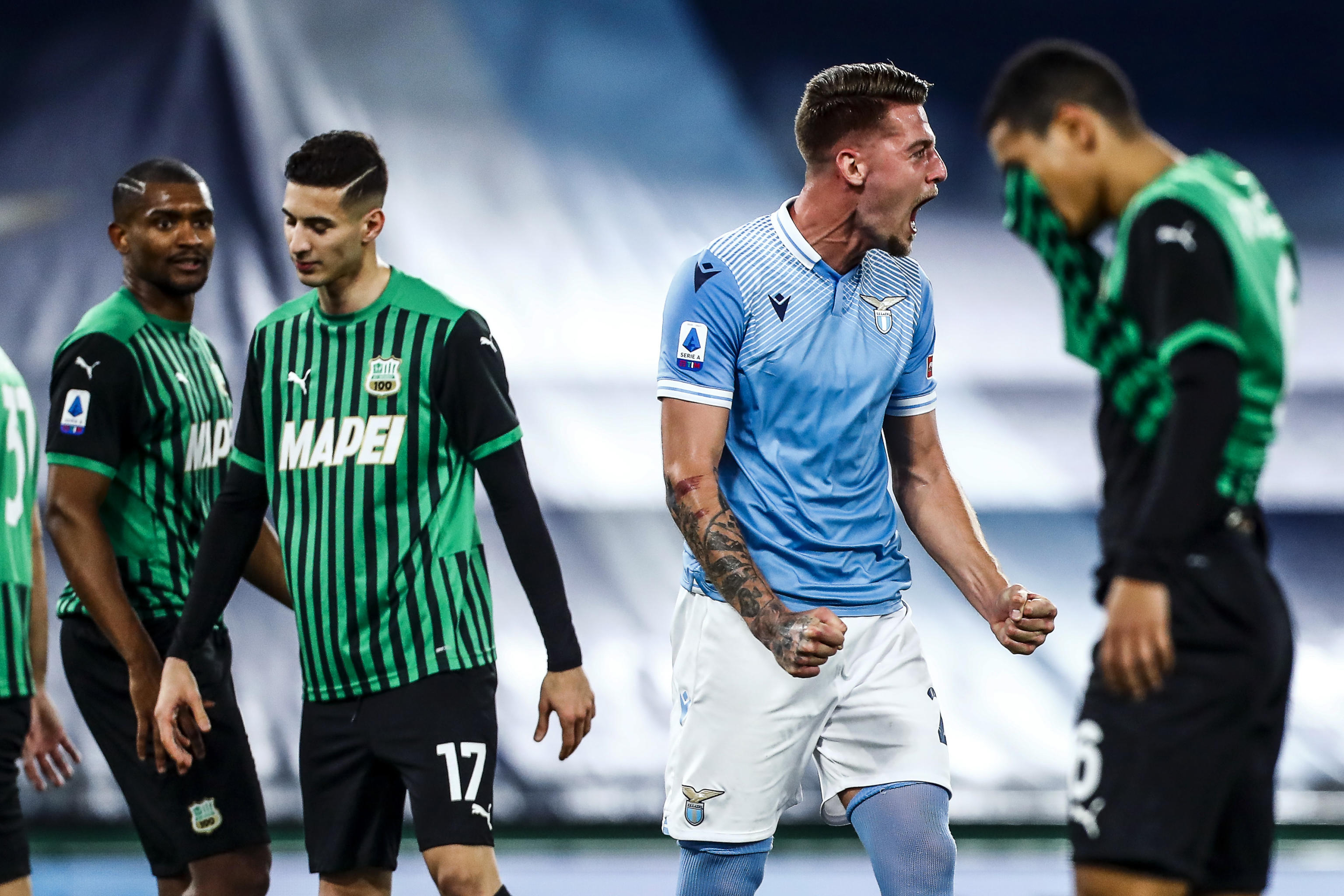 epa08962805 Lazio's Sergej Milinkovic-Savic jubilates (2-R) after scoring the 1-1 goal during the Italian Serie A soccer match SS Lazio vs US Sassuolo at Olimpico stadium in Rome, Italy, 24 January 2021.  EPA-EFE/ANGELO CARCONI