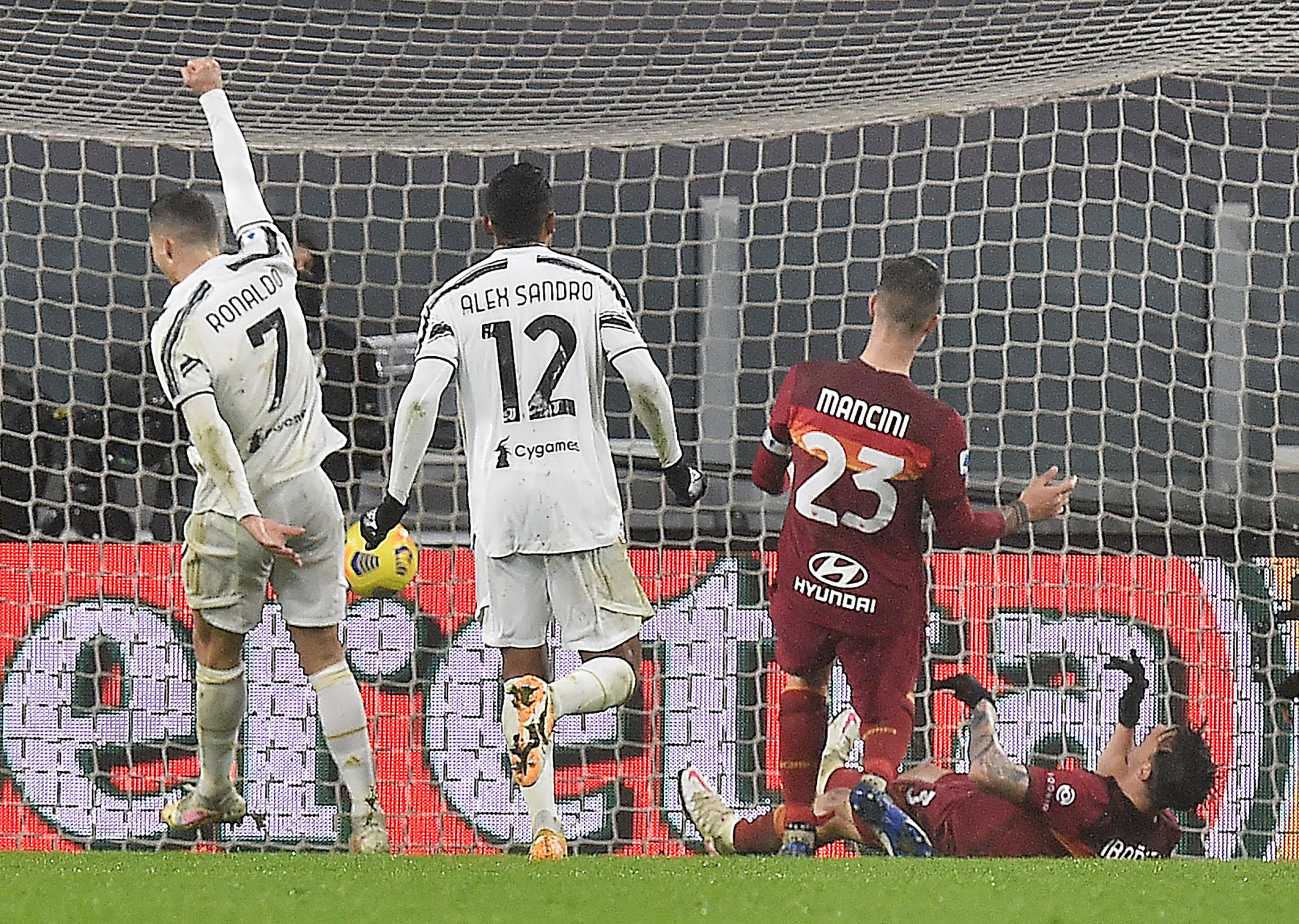 epa08992254 Roma?s Roger Ibanez (R, bottom) scores an owngoal  during the Italian Serie A soccer match Juventus FC vs AS Roma at the Allianz Stadium in Turin, Italy, 06 february 2021.  EPA-EFE/ALESSANDRO DI MARCO