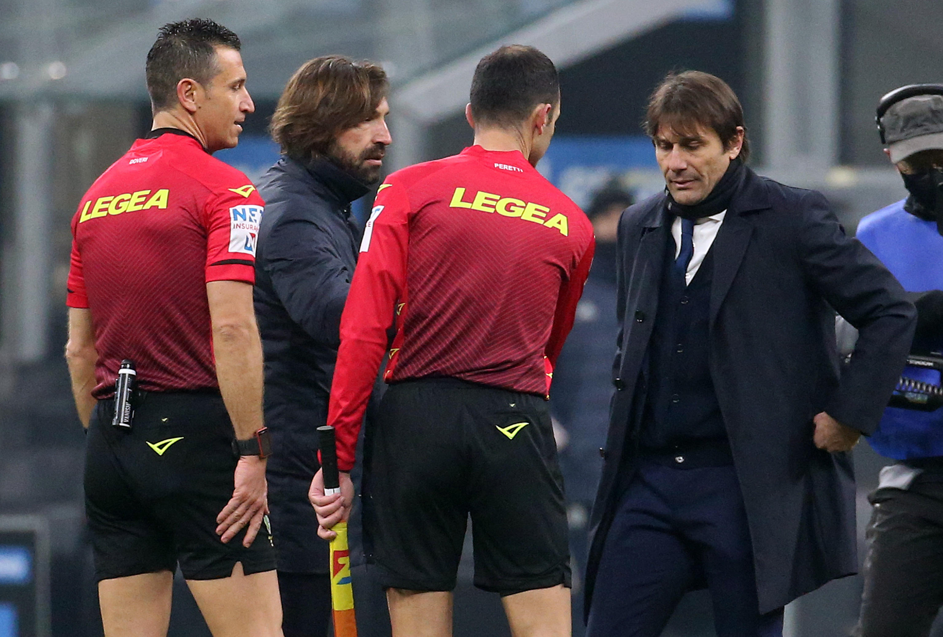 epa08944932 Juventus' head coach Andrea Pirlo (2-L) and Inter's coach Antonio Conte (R) during the Italian Serie A soccer match between FC Inter and Juventus FC at Giuseppe Meazza stadium in Milan, Italy, 17 January  2021.  EPA-EFE/MATTEO BAZZI