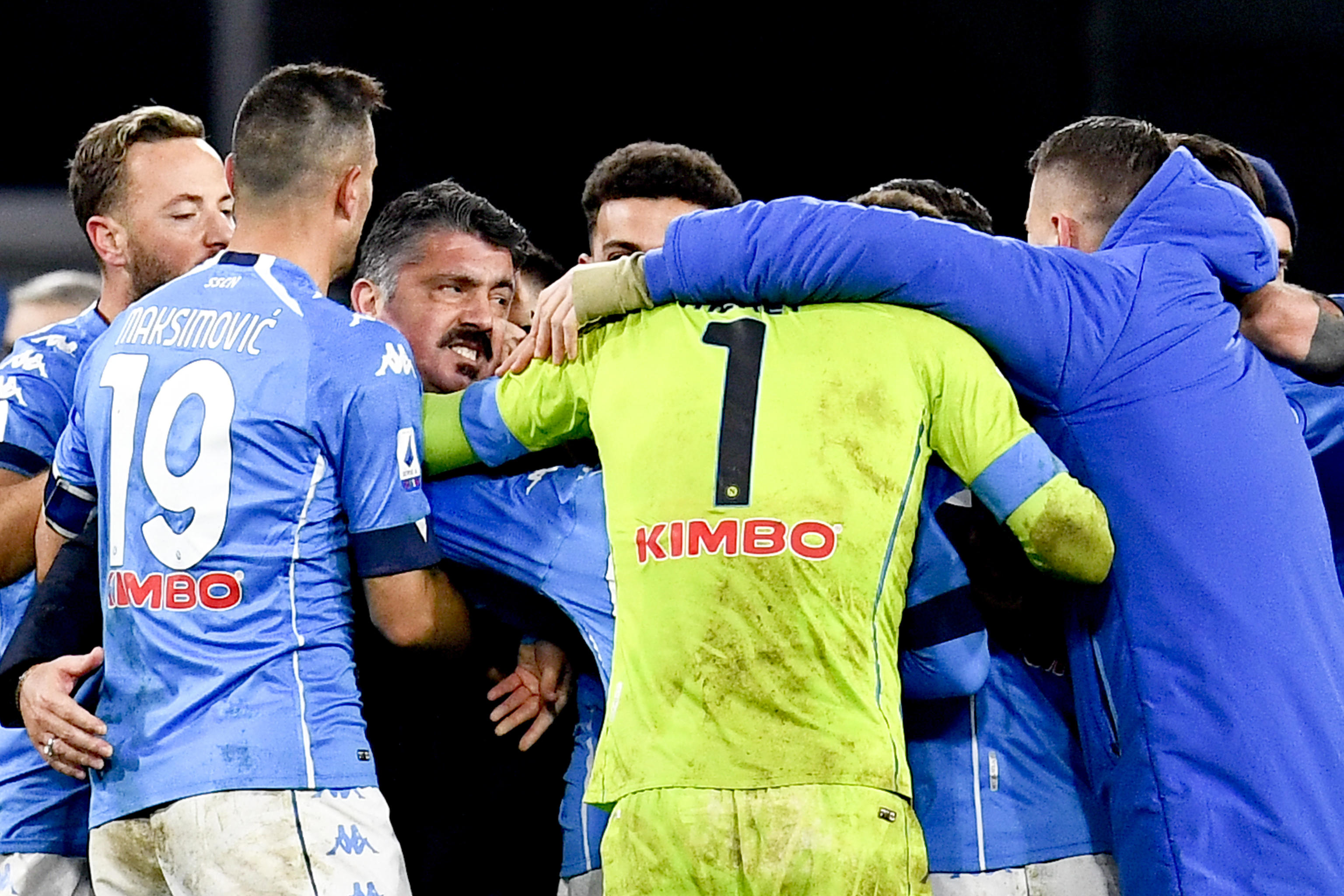 epa09010521 Napoli's head coach Gennaro Gattuso (CL)  celebrates with his players at the end of the Italian Serie A soccer match SSC Napoli vs  Juventus FC at the Diego Armando Maradona stadium in Naples, Italy, 13 February 2021.  EPA-EFE/CIRO FUSCO
