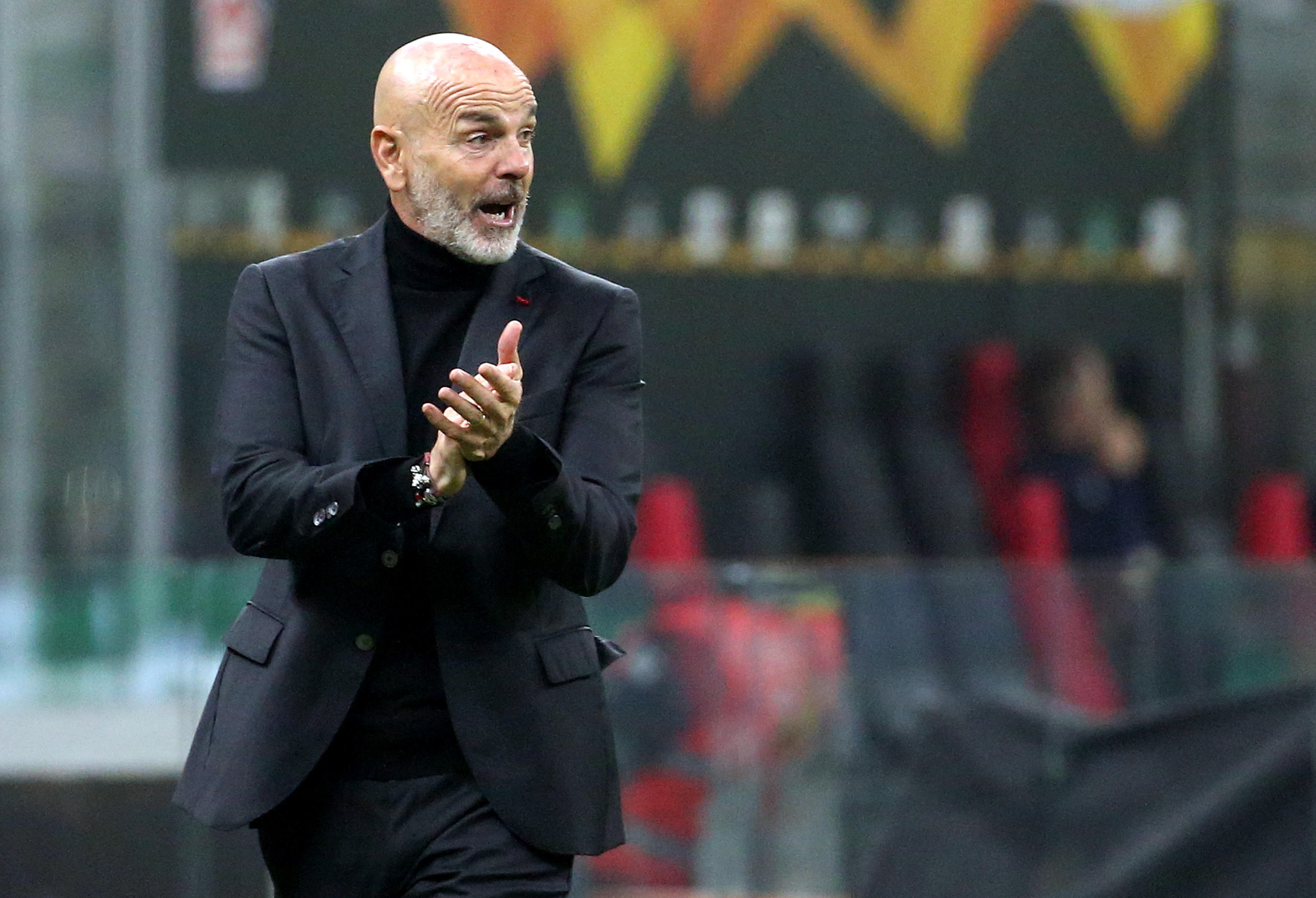epa08801630 Milan's head coach Stefano Pioli reacts during the UEFA Europa League group H soccer match between AC Milan and Lille OSC at Giuseppe Meazza stadium in Milan, Italy, 05 November 2020.  EPA-EFE/MATTEO BAZZI