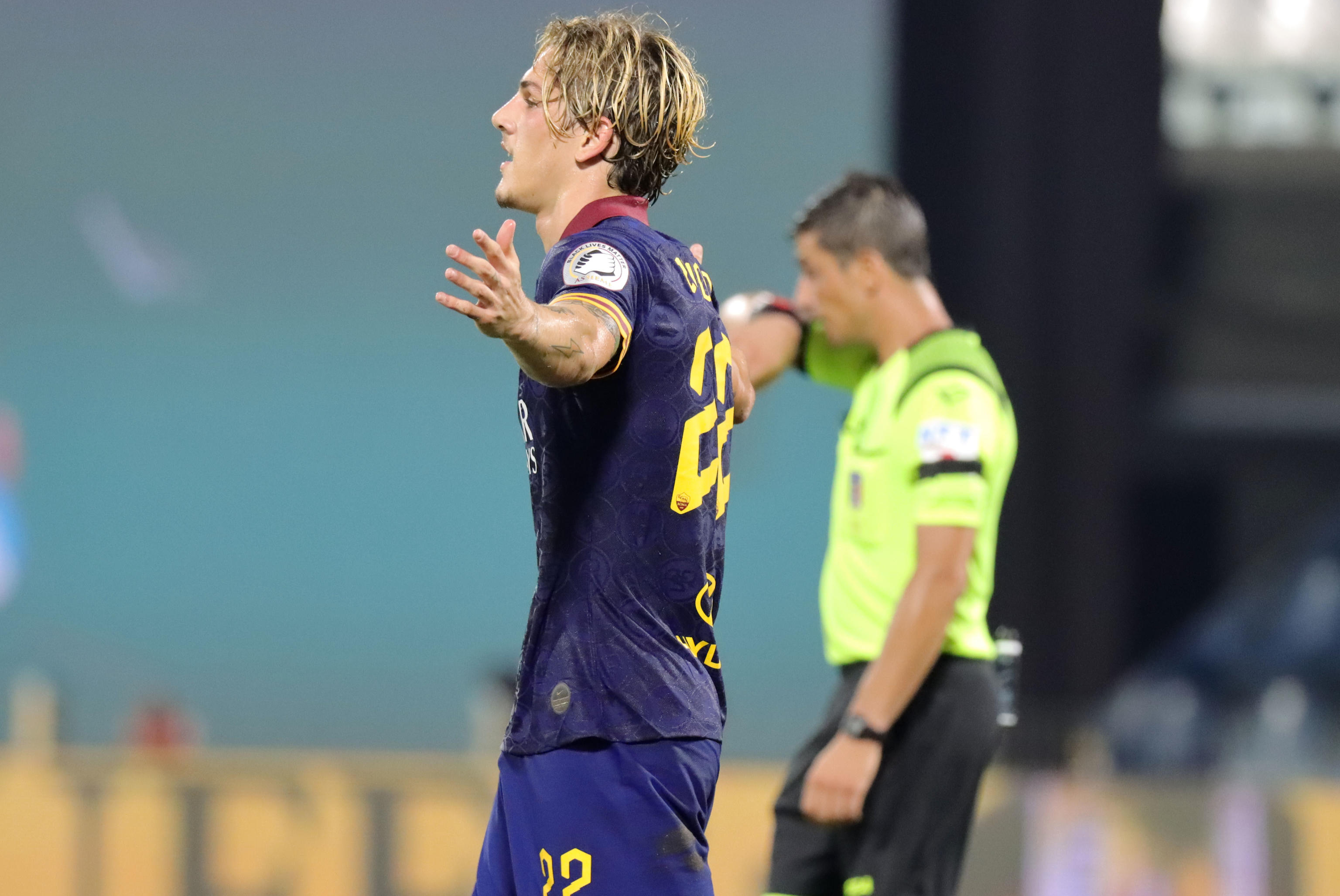 epa08561401 Roma?s Nicolo Zaniolo jubilates after scoring the 1-6 goal during the Italian Serie A soccer match S.P.A.L vs AS Roma at Paolo Mazza stadium in Ferrara, Italy, 22 July 2020.  EPA-EFE/SERENA CAMPANINI