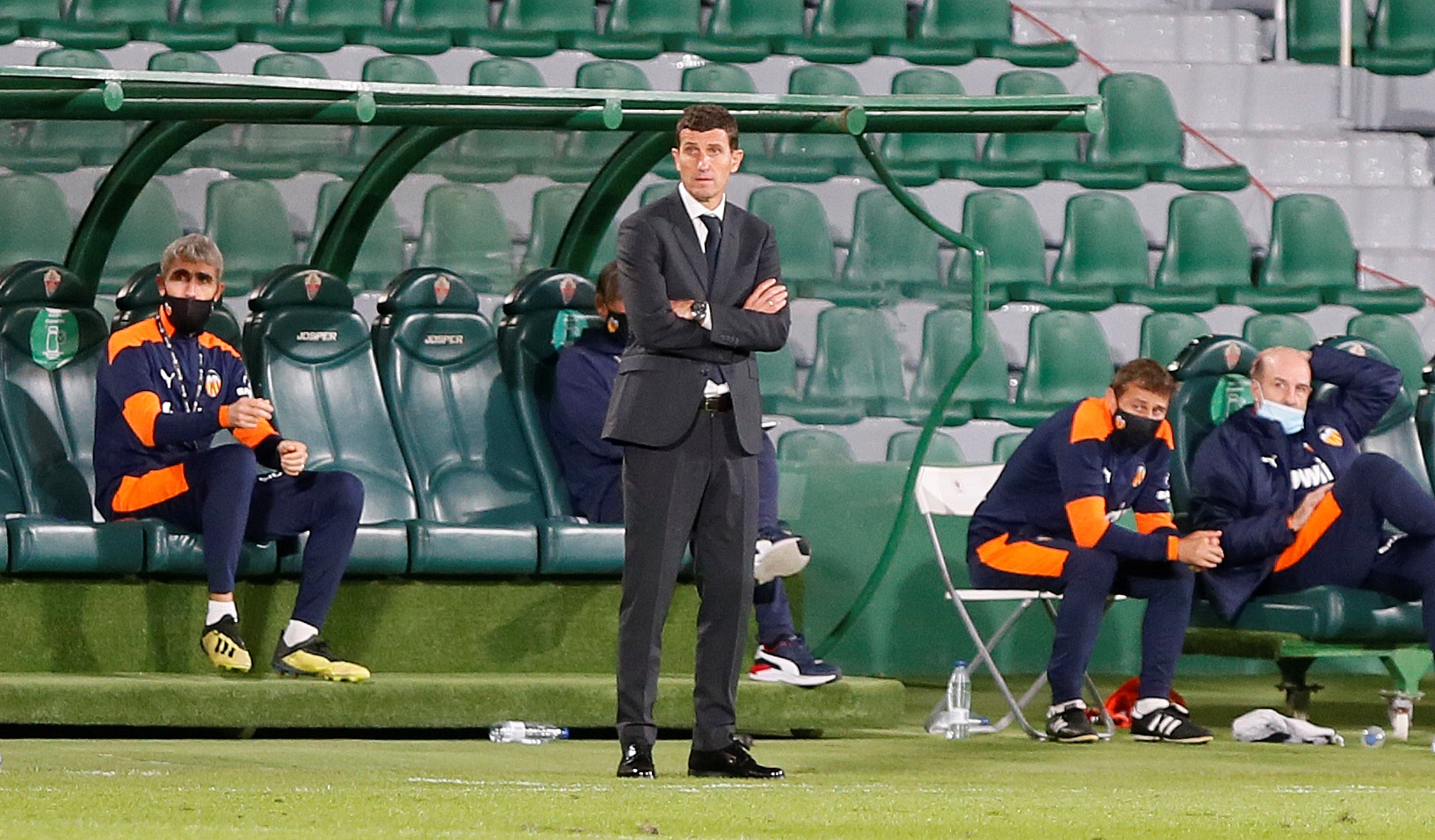 epa08768937 Valencia's head coach Javi Gracia (C) reacts during the Spanish La Liga socer match between Elche CF and Valencia CF at Martinez Velero stadium in Elche, eastern Spain, 23 October 2020.  EPA-EFE/Ramon