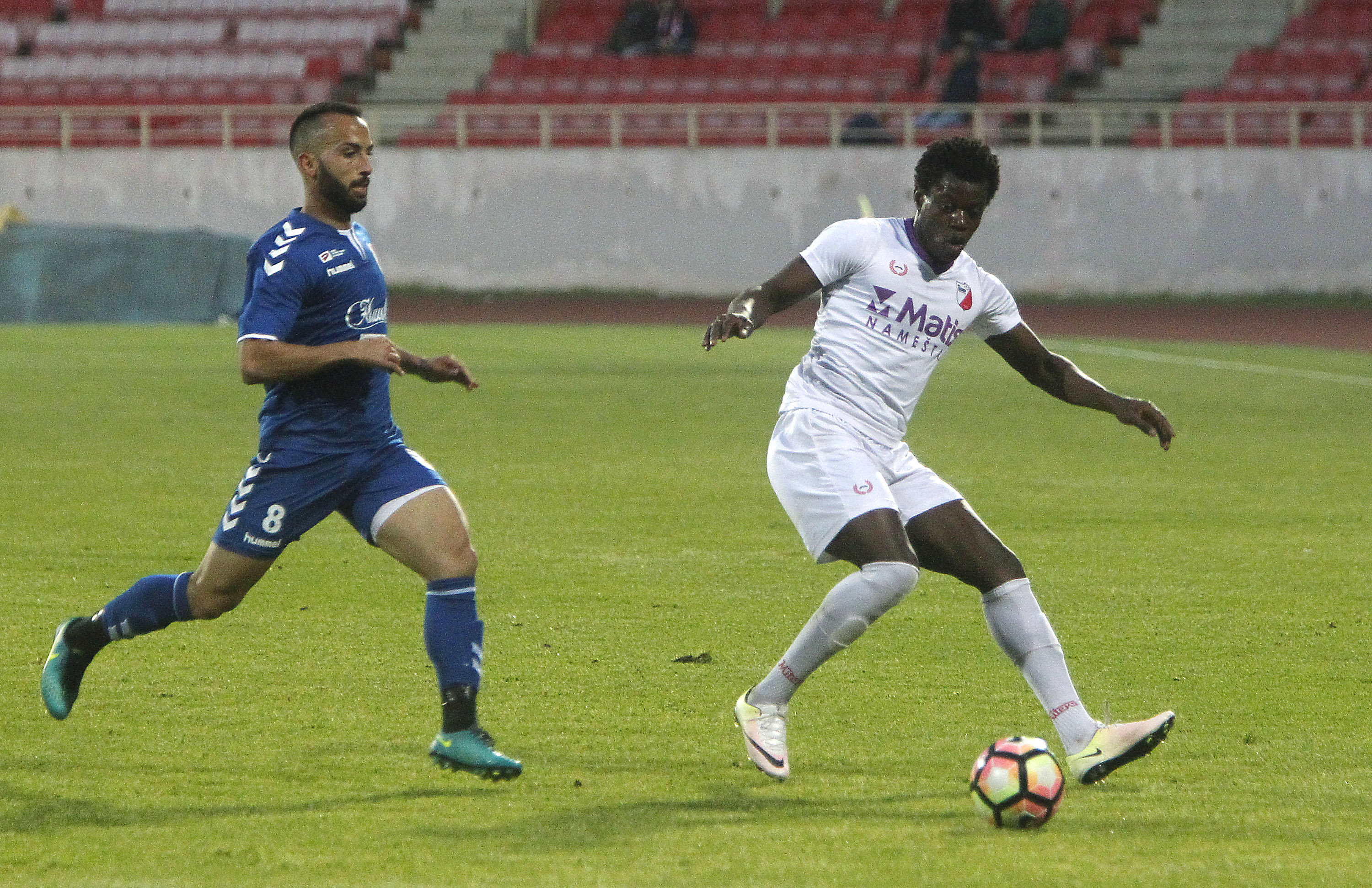 Fudbal Super liga season 2016-2017
Radnicki (Nis) v Javor - Matis
Radnicki Pavle Popara, Javor ELIOMAR SILVA Correia
Nis, 29.4.2017.
foto: Sasa Djordjevic/Starsportphoto ©