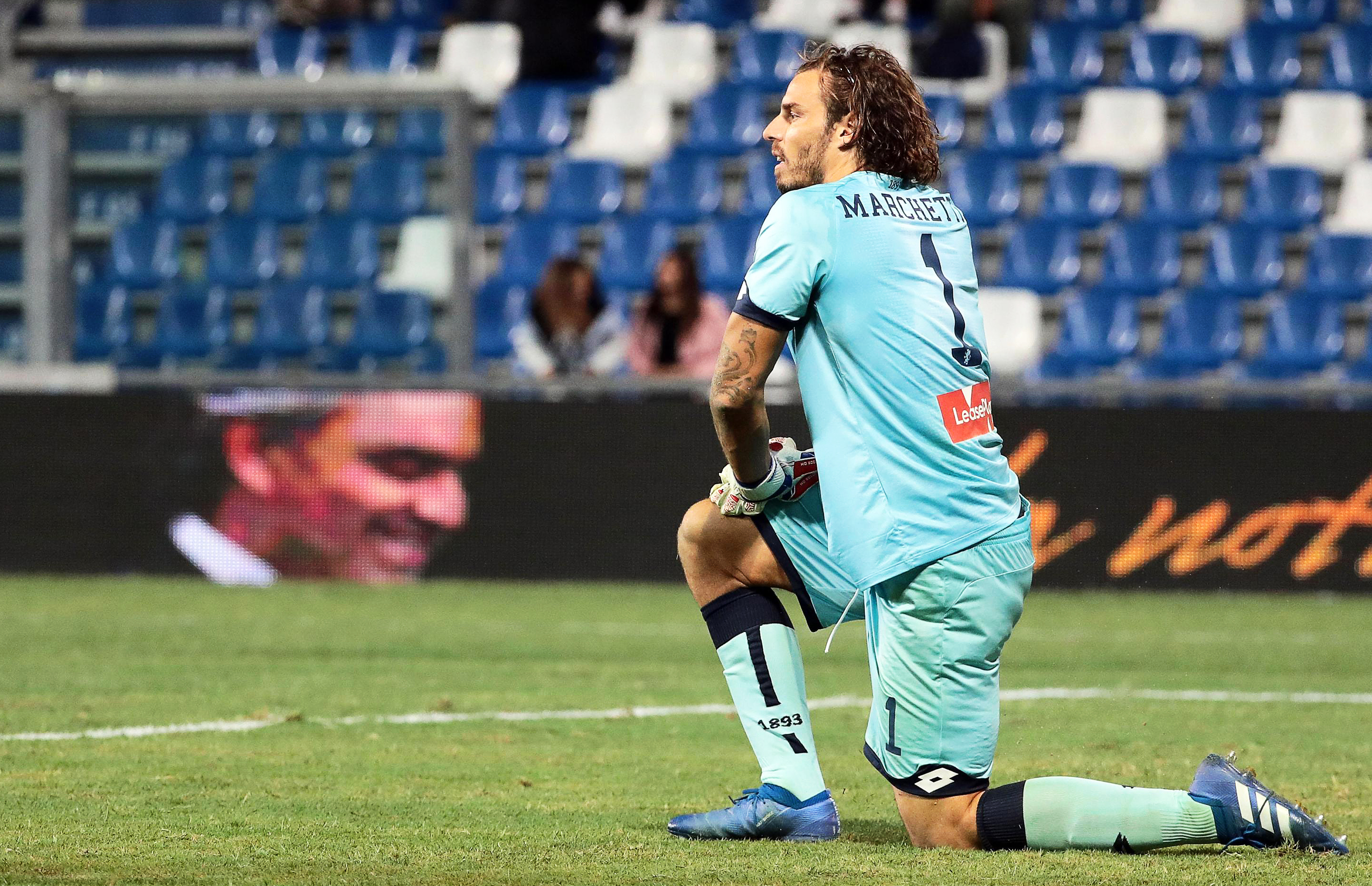 epa06993412 Genoa's goalkeeper Federico Marchetti reacts after the Italian Serie A soccer match between US Sassuolo Calcio and Genoa CFC in Reggio Emilia, Italy, 02 September 2018.  EPA-EFE/ELISABETTA BARACCHI