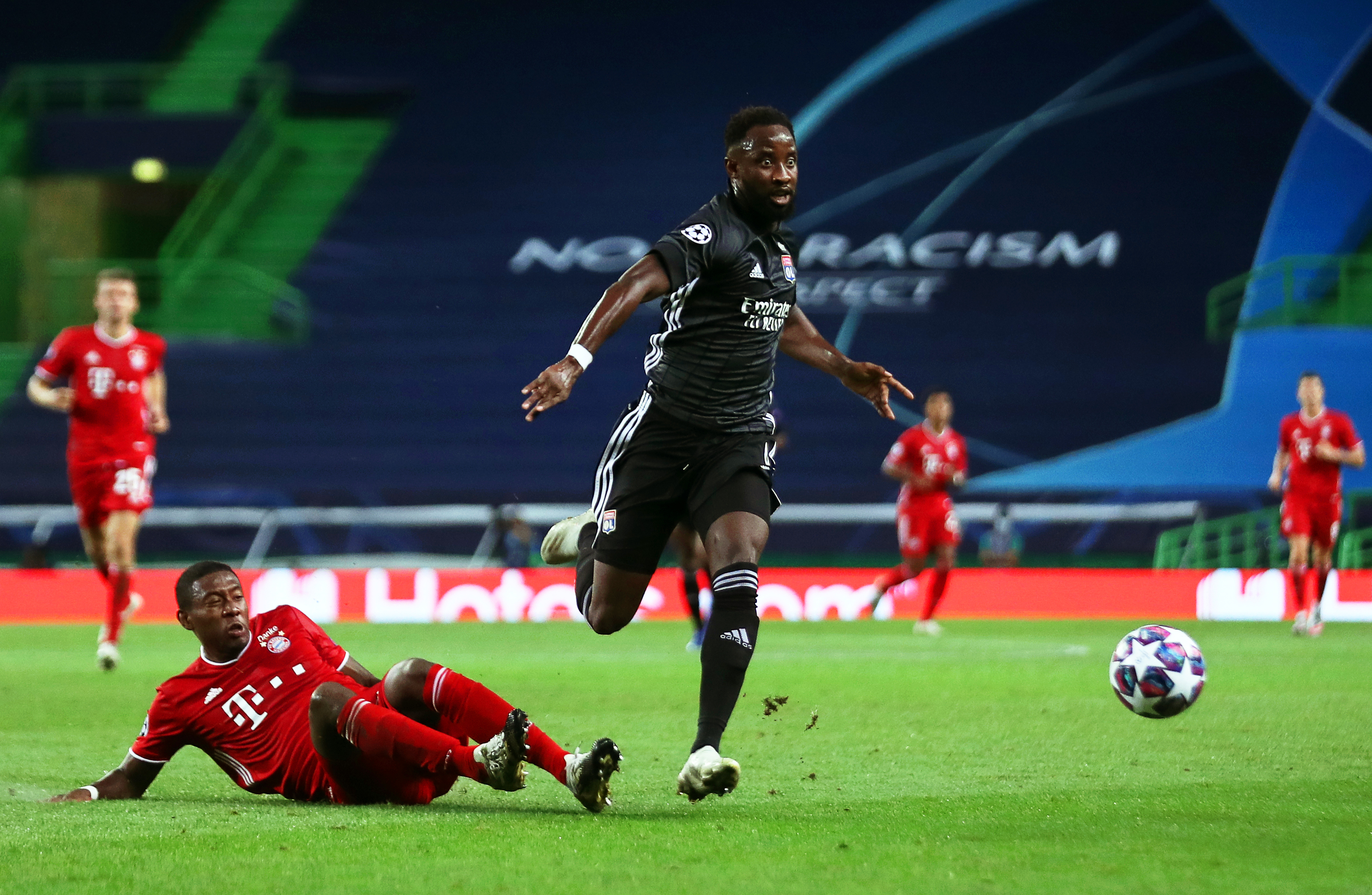 epa08613503 Bayern Munich's David Alaba (L) in action against Lyon's Moussa Dembele (R) during the UEFA Champions League semi final soccer match between Olympique Lyon and Bayern Munich in Lisbon, Portugal, 19 August 2020.  EPA-EFE/Miguel A. Lopes / POOL