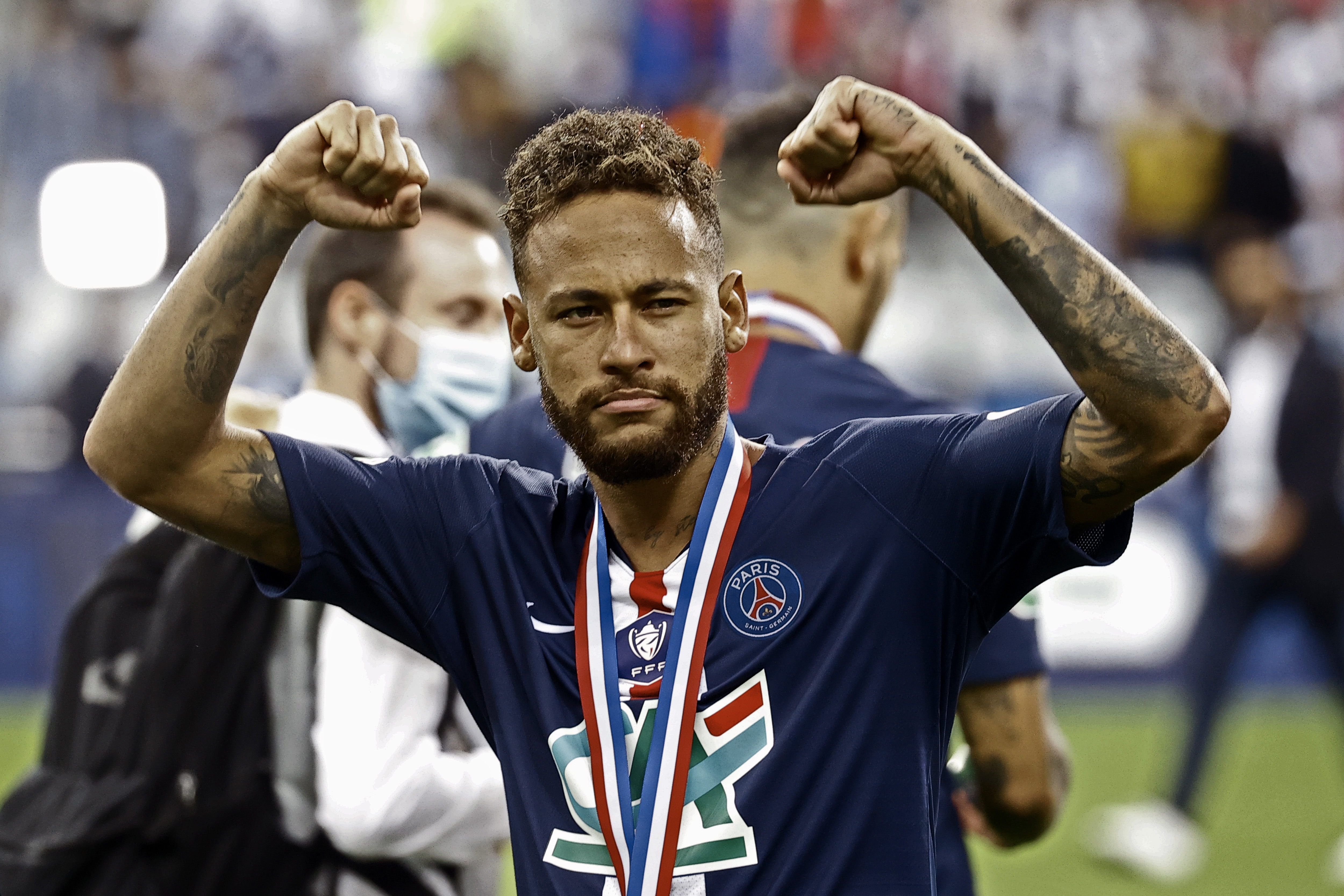 epaselect epa08564936 Paris Saint Germain's Neymar Jr reacts after winning the Coupe de France final soccer match between Paris Saint Germain (PSG) and Saint Etienne (ASSE) in Saint-Denis, near Paris, France, 24 July 2020.  EPA-EFE/YOAN VALAT