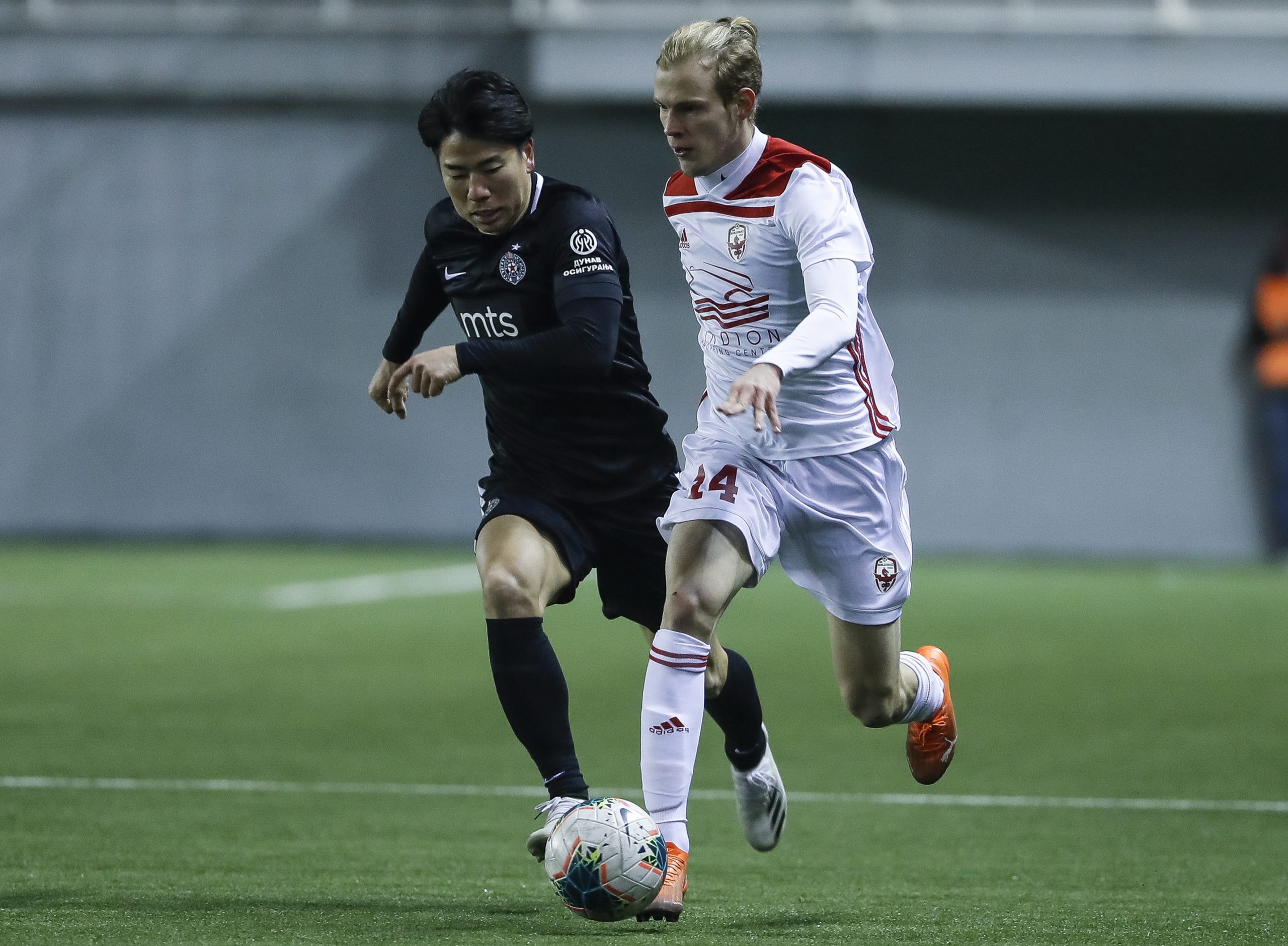 Fudbal Super League Season 2020-2021
Vozdovac v Partizan
Takuma Asano and Justas Lasickas (R)
Beograd, 12.12.2020.
foto: Srdjan Stevanovic/Starsportphoto ©