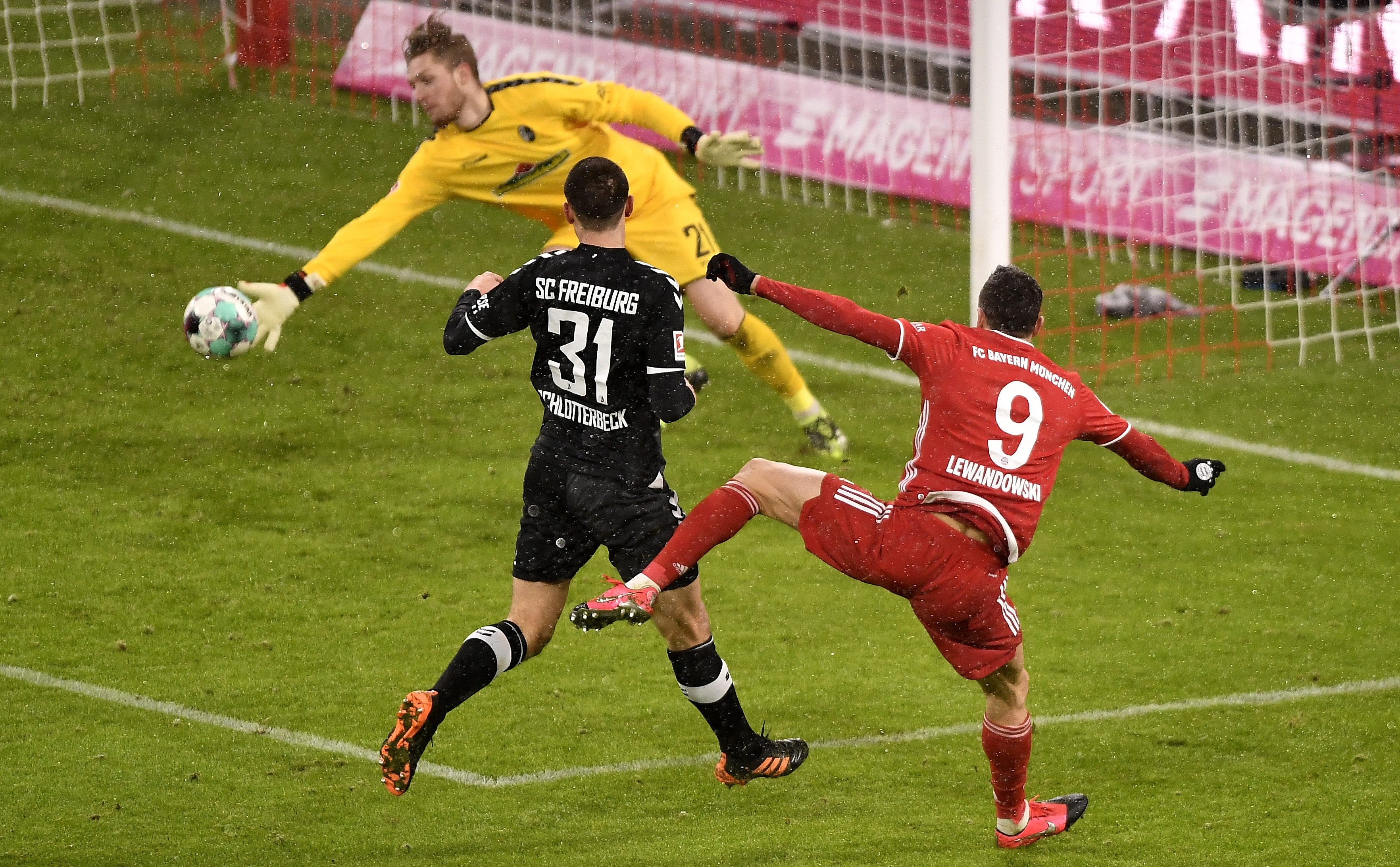 FC Bayern Muenchen vs SC Freiburg