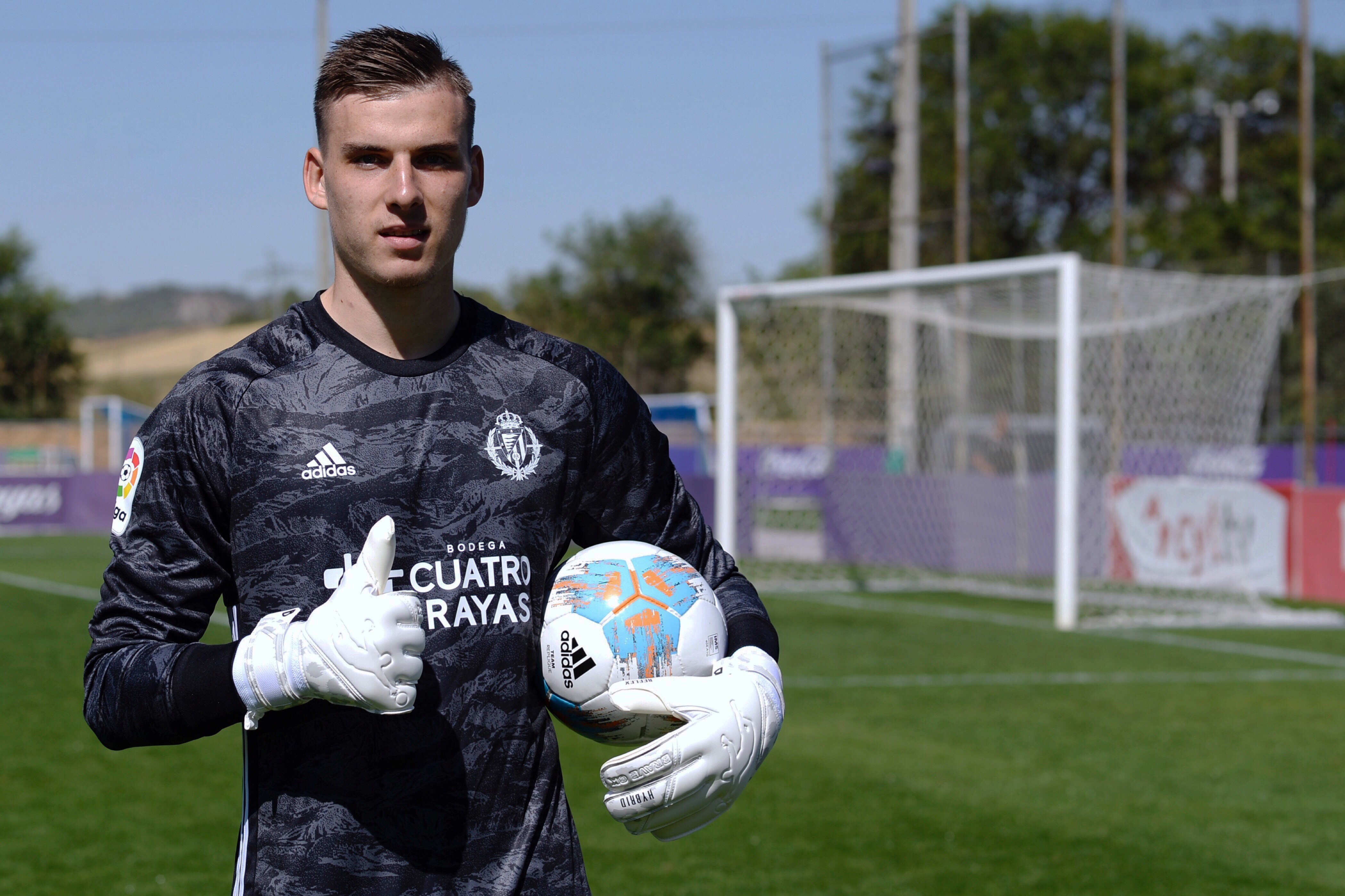 Real Valladolid presents new goalkeeper Andriy Lunin