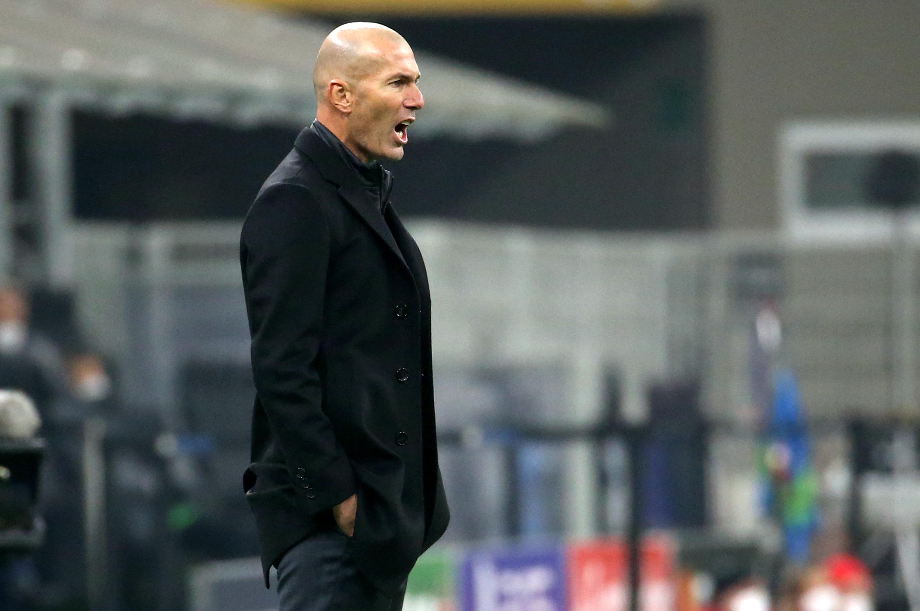 epa08842307 Real Madrid's coach Zinedine Zidane reacts   during the UEFA Champions League Group B soccer match between Inter and Real Madrid at Giuseppe Meazza stadium in Milan, Italy, 25 November 2020.  EPA-EFE/MATTEO BAZZI