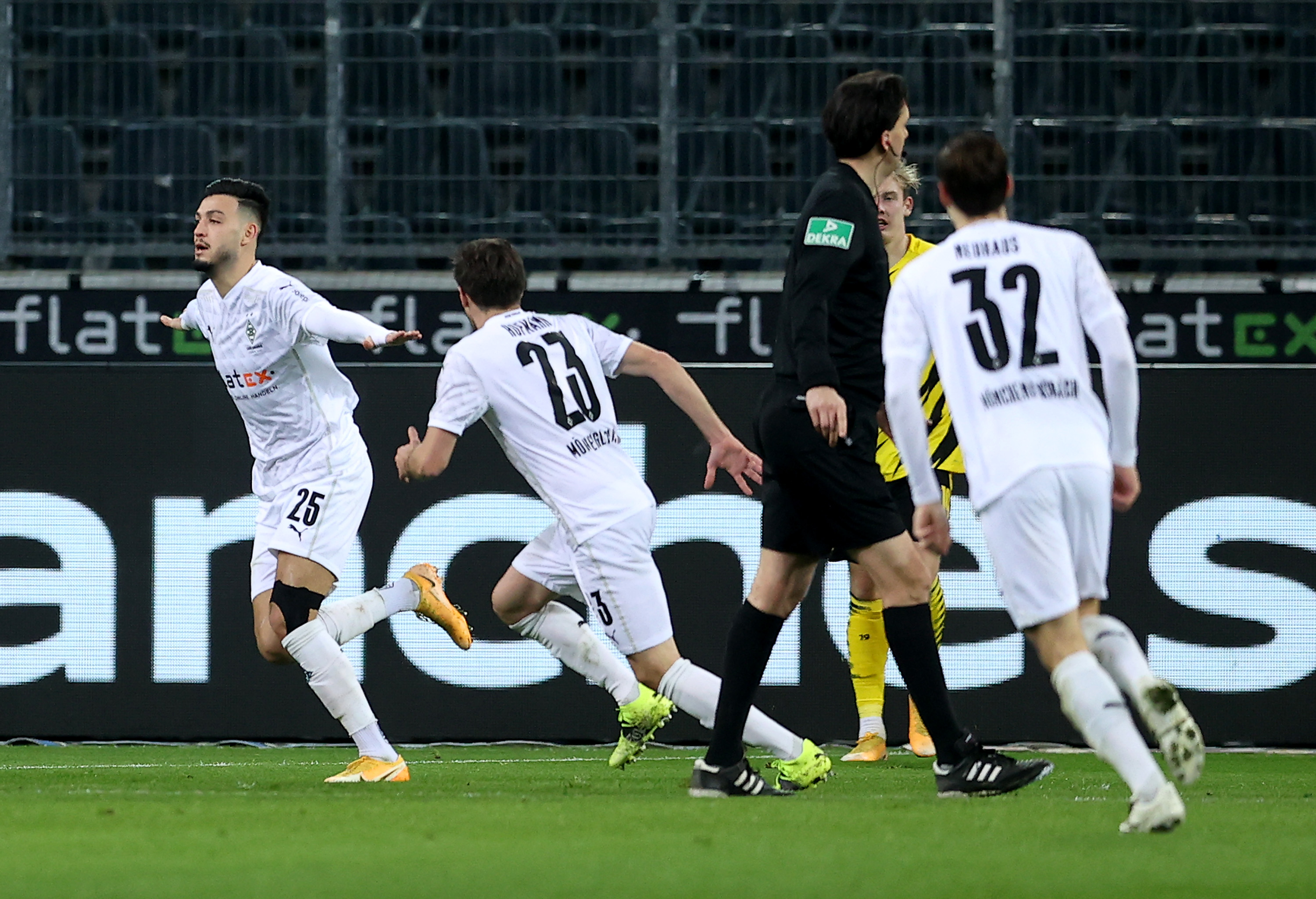 Borussia Moenchengladbach vs Borussia Dortmund