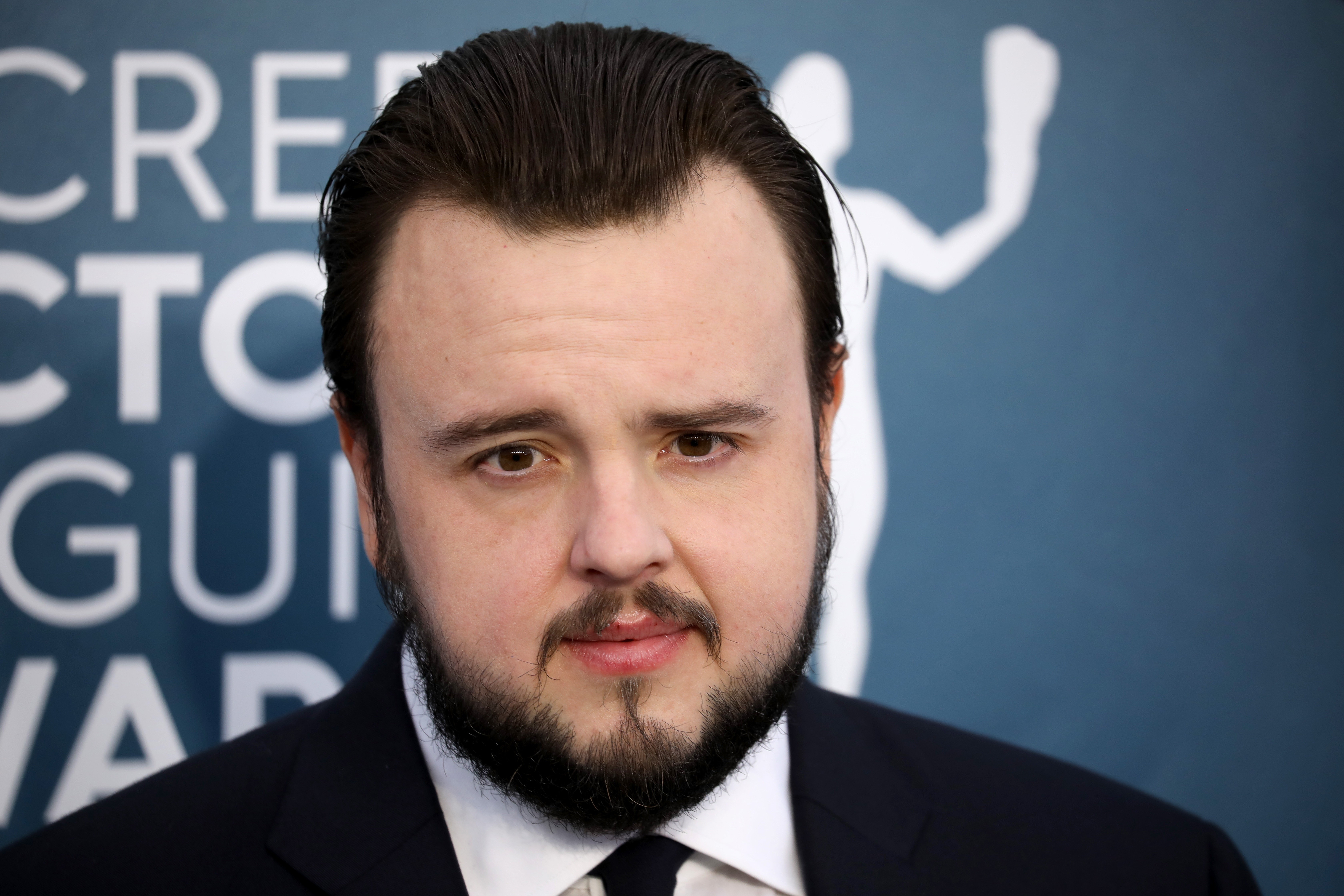 epa08142653 John Bradley arrives for the 26th annual Screen Actors Guild Awards ceremony at the Shrine Auditorium in Los Angeles, California, USA, 19 January 2020.  EPA-EFE/DAVID SWANSON