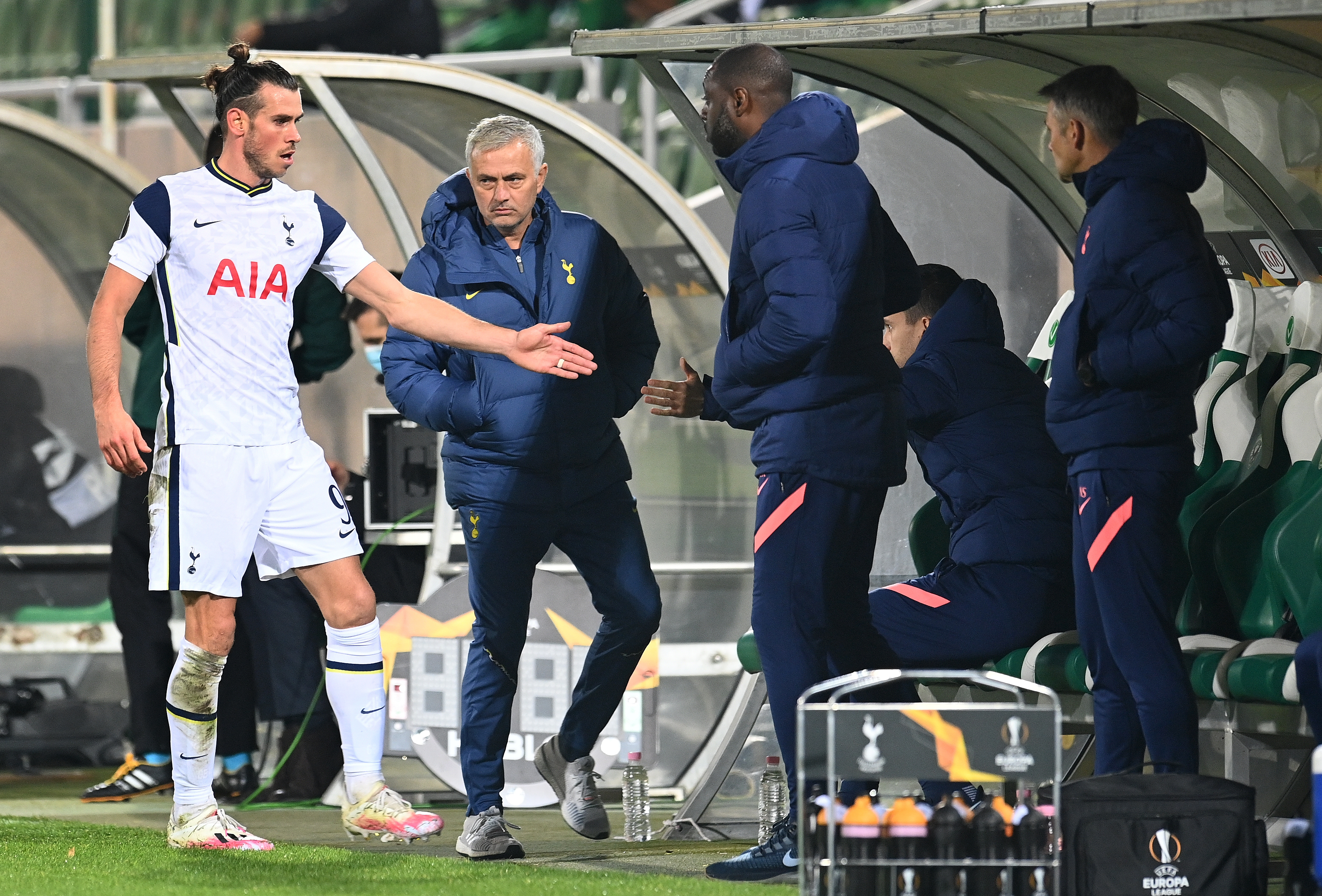 epa08801217 Tottenham's Gareth Bale (L) and his manager Jose Mourinho (2-L) react during the UEFA Europa League group J soccer match between Ludogorets Razgrad and Tottenham Hotspur in Razgrad, Bulgaria, 05 November 2020.  EPA-EFE/Vassil Donev