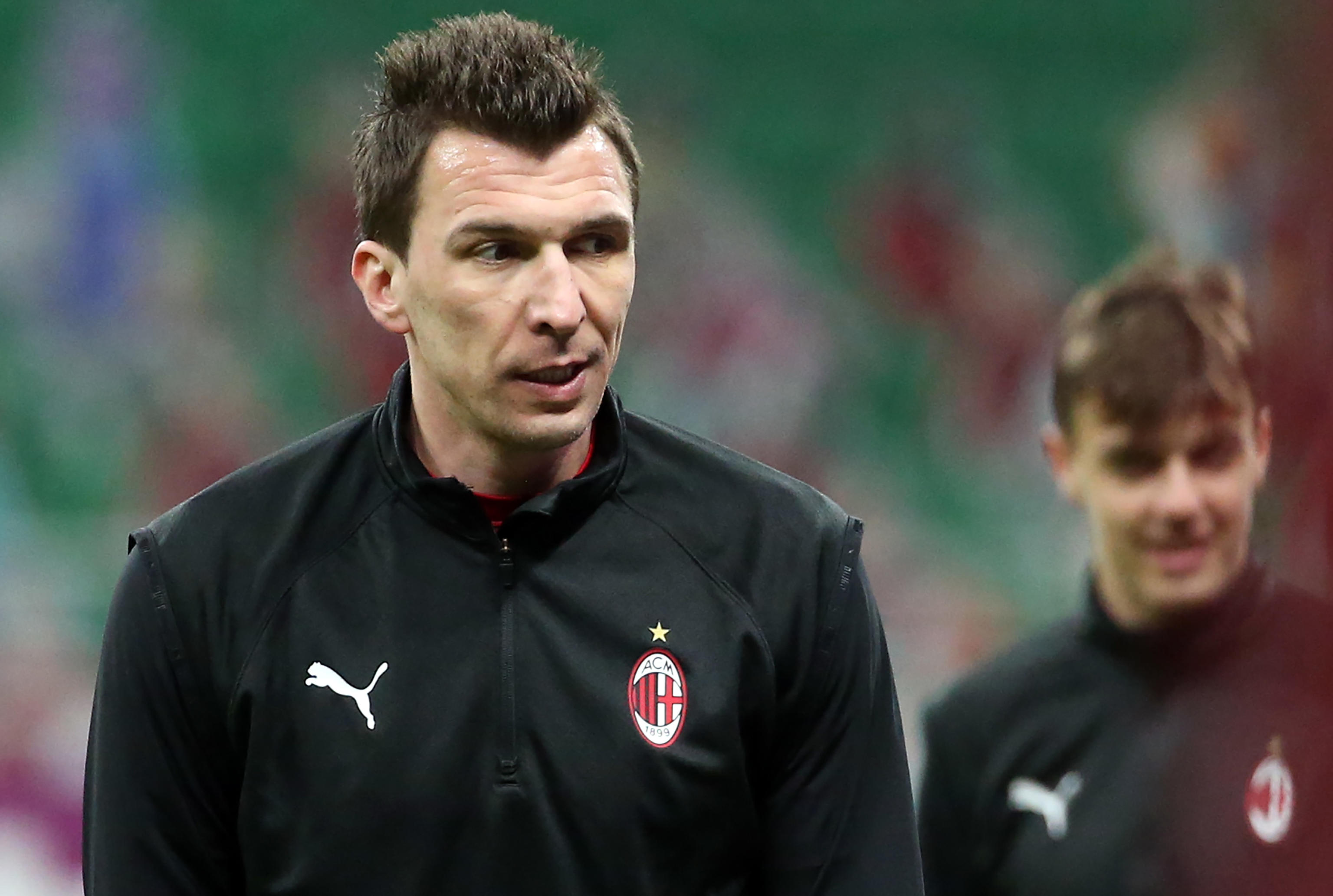 epa08960547 AC Milan?s Mario Mandzukic warms up before the Italian Serie A soccer match between AC Milan and Atalanta BC at Giuseppe Meazza stadium in Milan, Italy, 23 January 2021.  EPA-EFE/MATTEO BAZZI