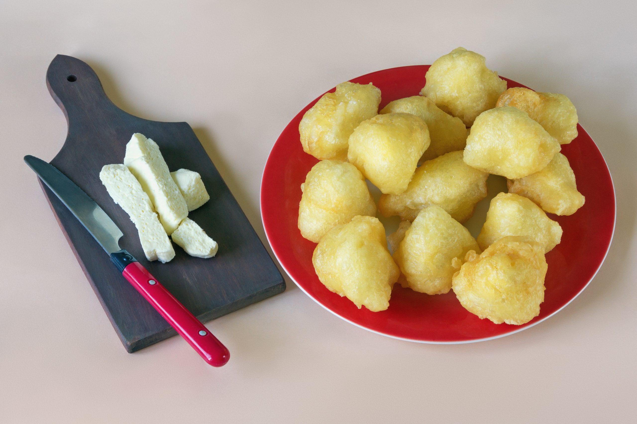 Majstor amater, 11.6.21. (b) Ustipci stock-photo-balkan-cuisine-priganice-small-fried-cakes-donuts-with-cheese-on-pink-pastel-background-1093677695